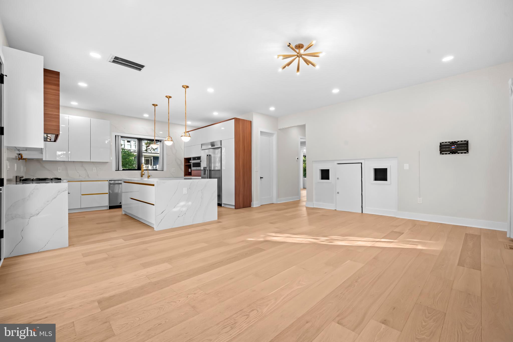 WILLET HEIGHTS - Residential Lease