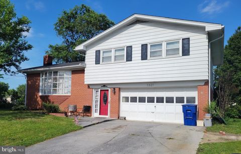 Homes For Sale - 1321 Woodside Avenue<br/> Warren County, FRONT ROYAL, VA 22630