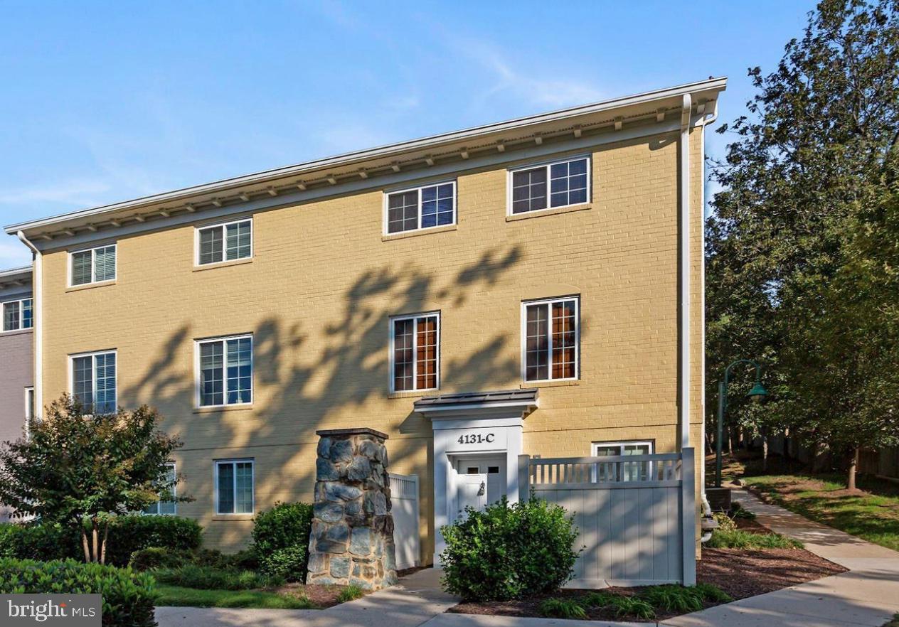 WEST VILLAGE OF SHIRLINGTON - Residential Lease