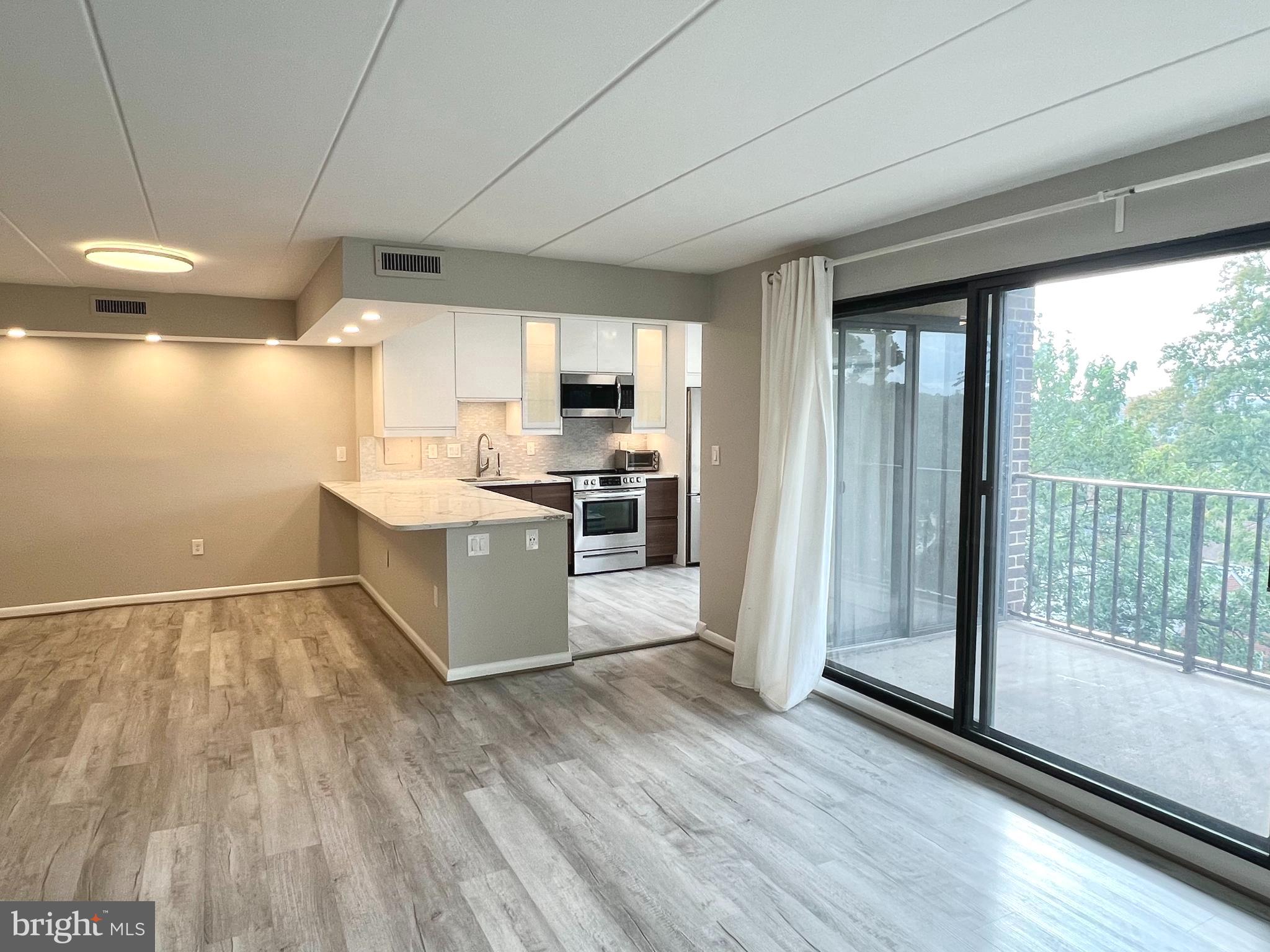 118 ROBERTS LANE 300