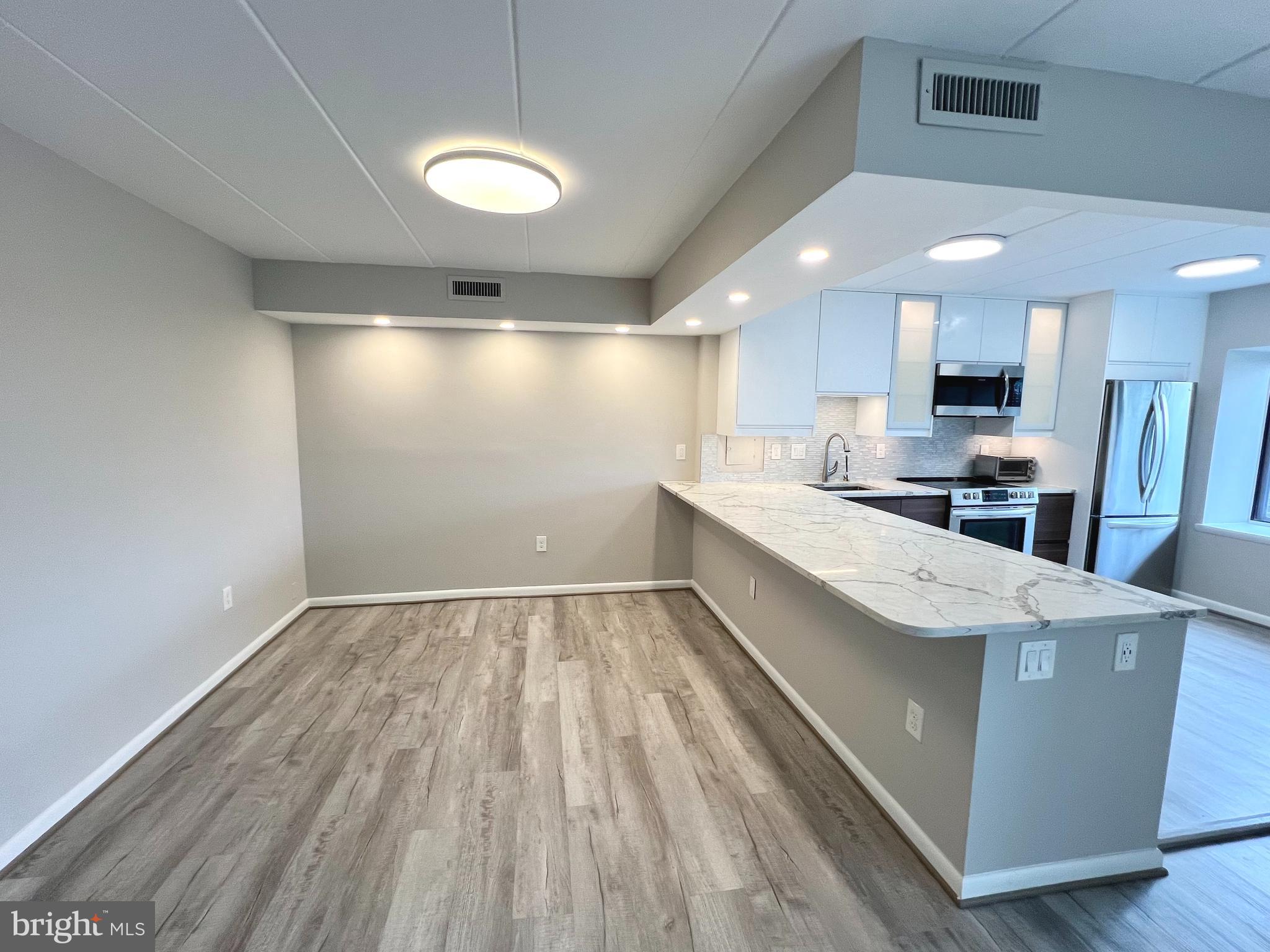 118 ROBERTS LANE 300