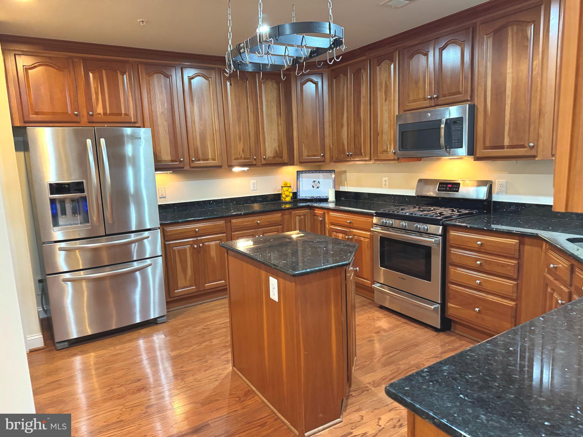 SAINTSBURY PLAZA - Residential Lease