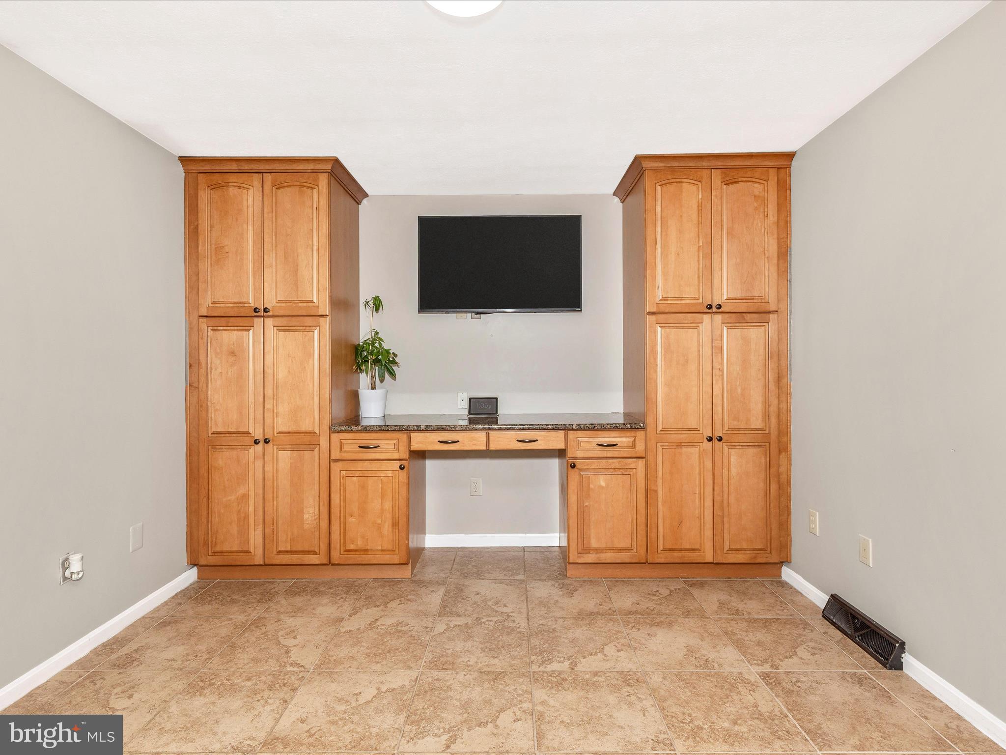 NEW MARKET WEST - Residential