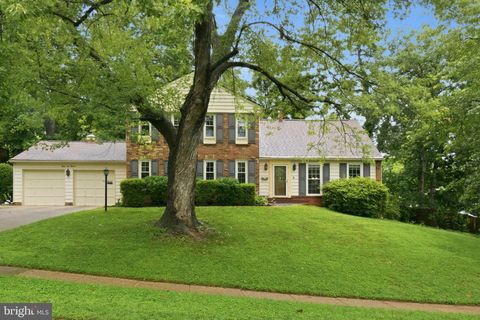 Homes For Sale - 8900 Queen Elizabeth Boulevard<br/> ANNANDALE, VA 22003