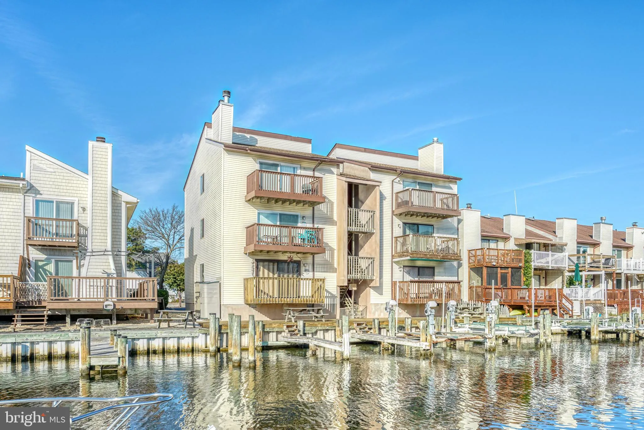 725 94th St Unit 302  