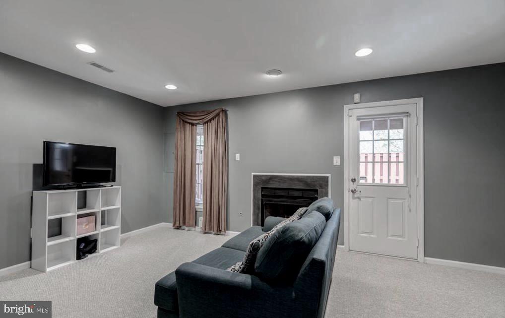 KINGSTOWNE - Residential Lease