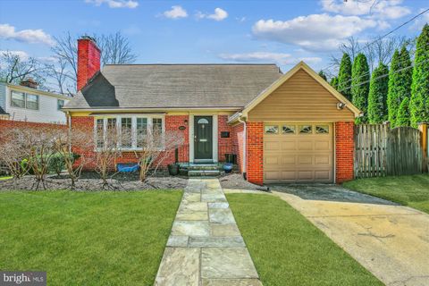 Photo of 5213 Rayland Drive, BETHESDA, MD 20814 (MLS # MDMC2170158)