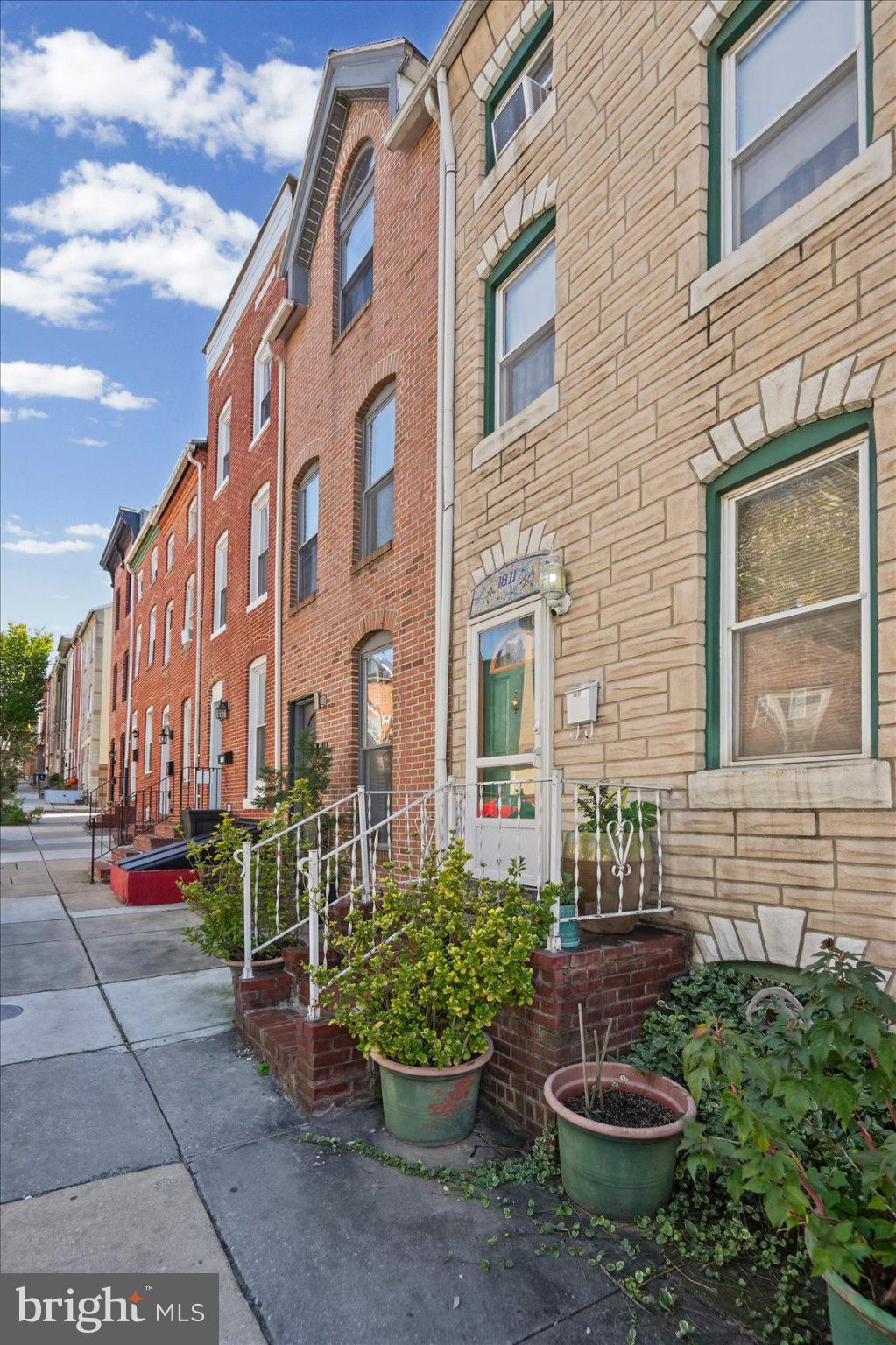 1811 E LOMBARD STREET
