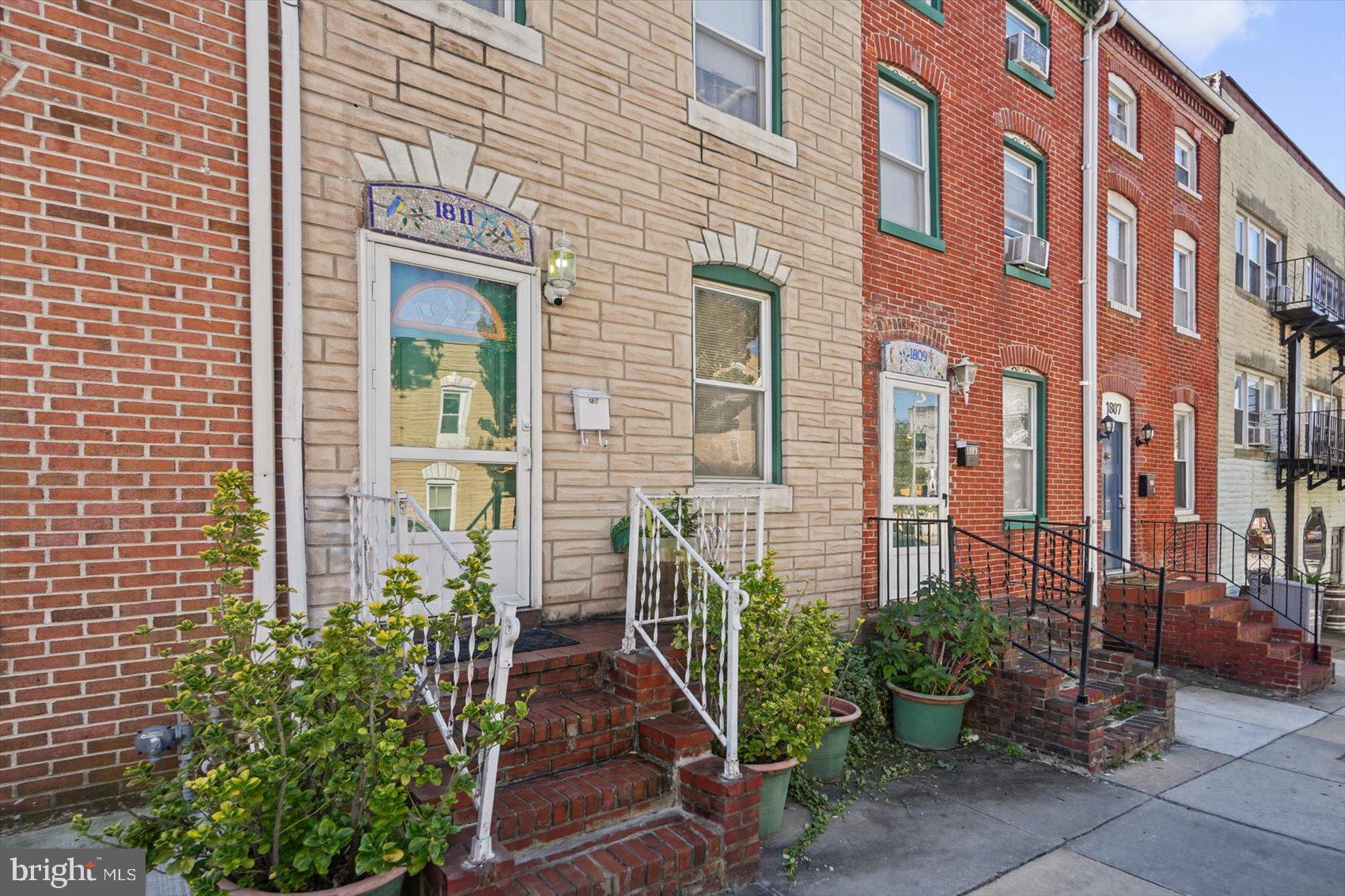 1811 E LOMBARD STREET