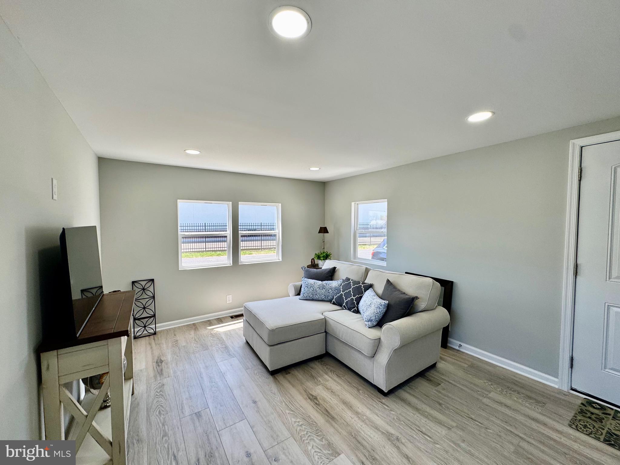 COLONIAL EAST MHP - Residential