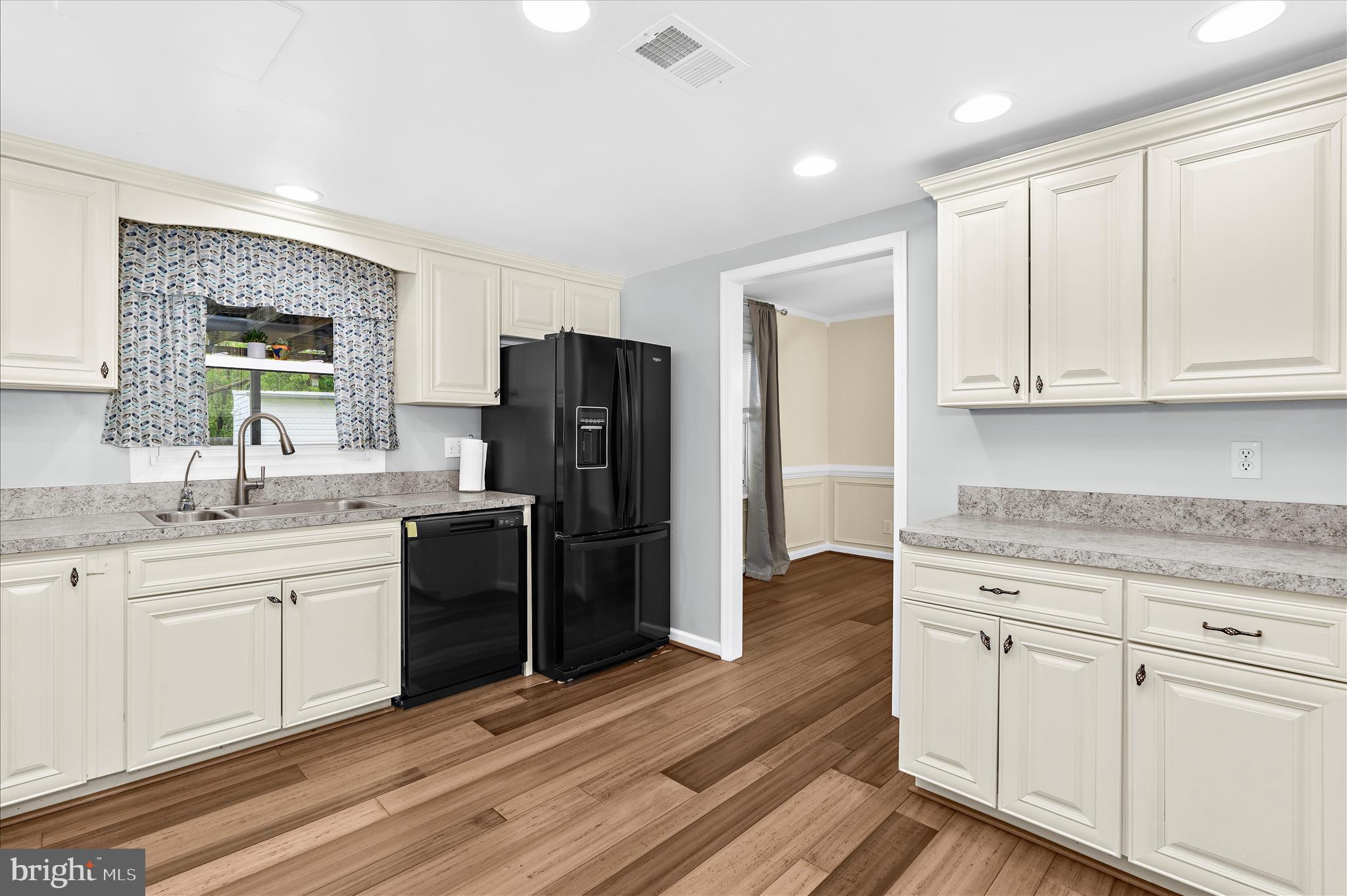 THE PROVINCES - Residential