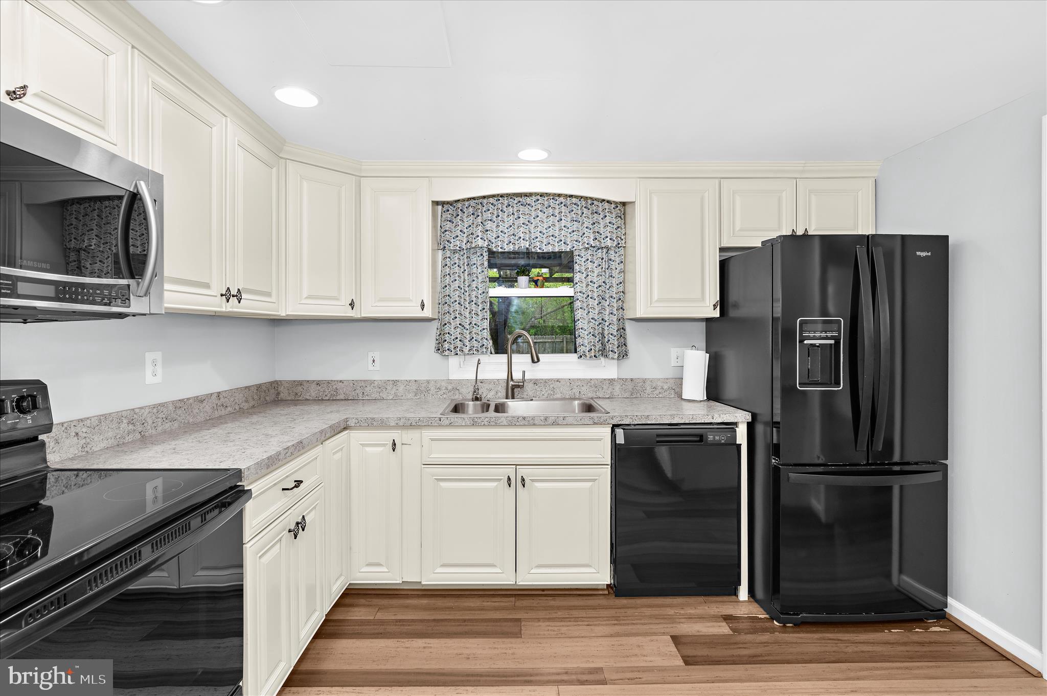 THE PROVINCES - Residential