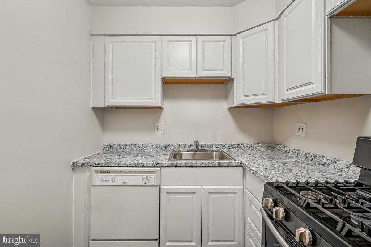 OLD TOWNE VILLAGE CONDOMINIUMS - Residential