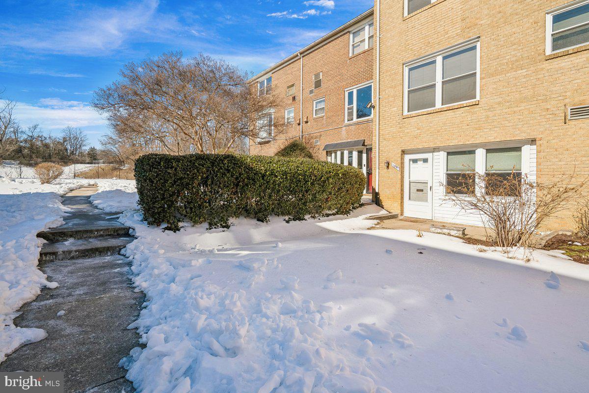 OLD TOWNE VILLAGE CONDOMINIUMS - Residential