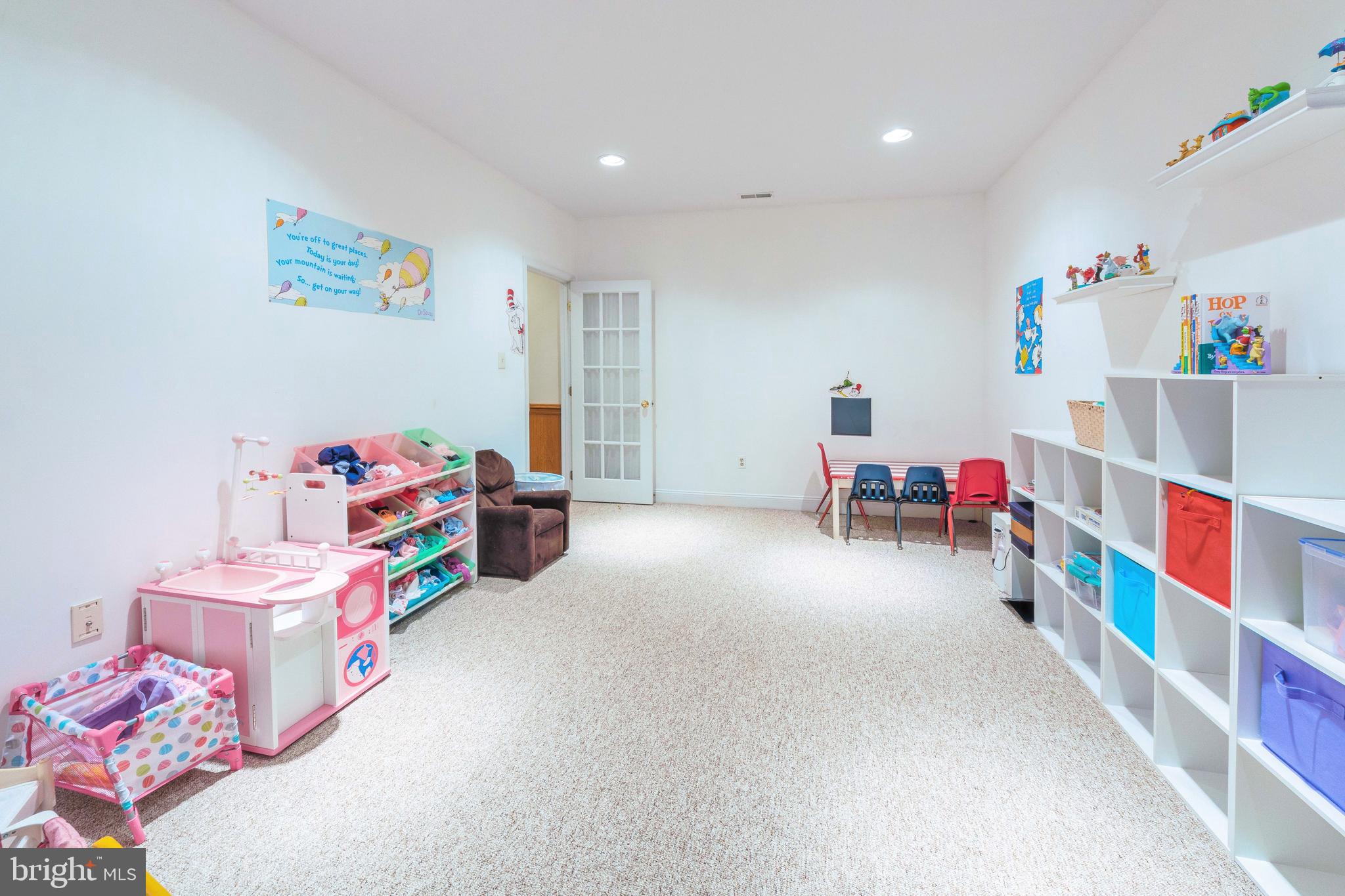 SEVERN MANOR - Residential