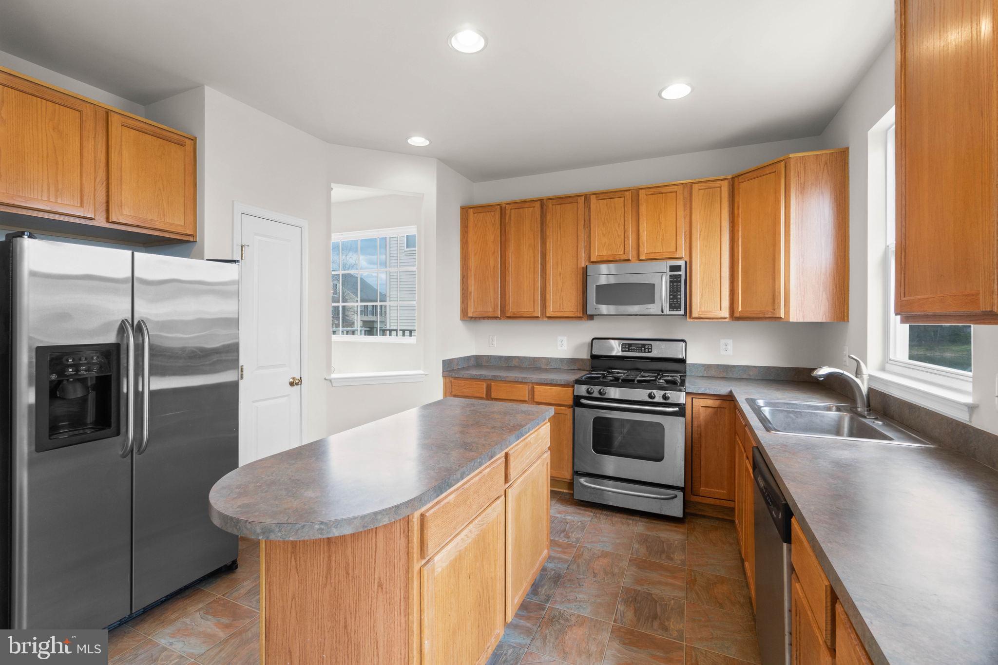 PEMBROOKE/VICTORY LAKES - Residential