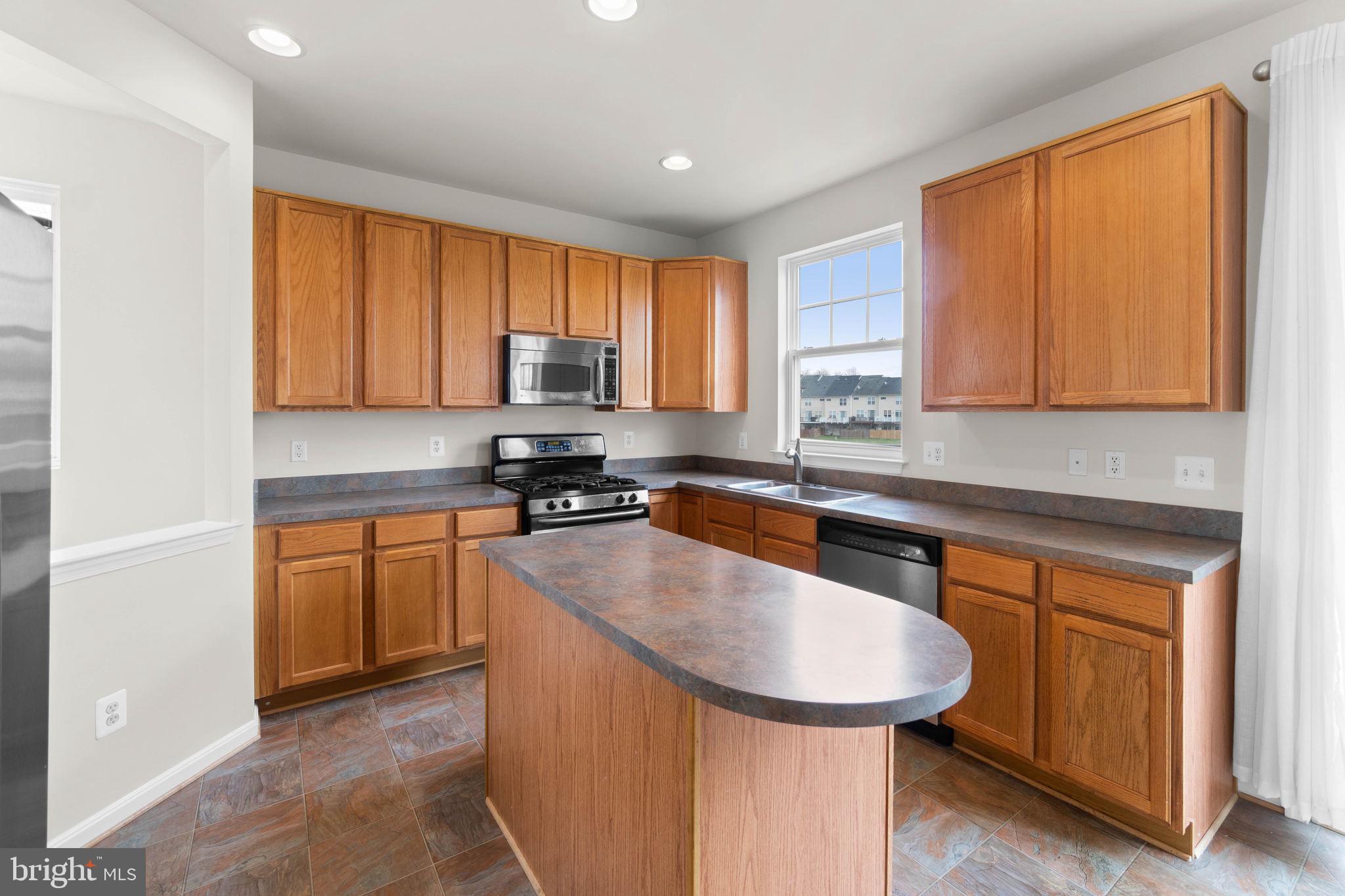 PEMBROOKE/VICTORY LAKES - Residential