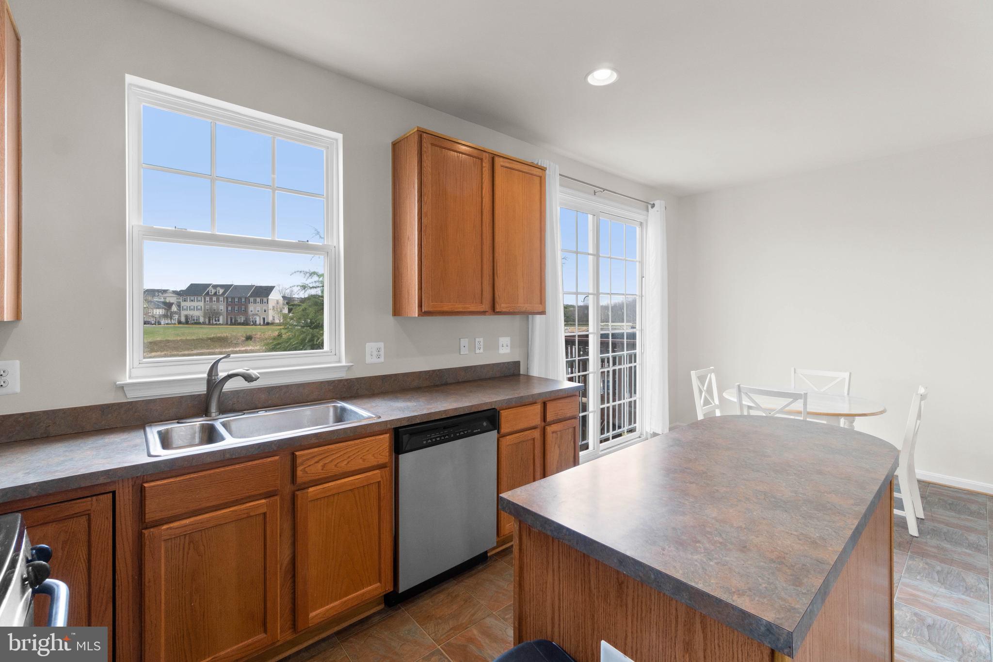 PEMBROOKE/VICTORY LAKES - Residential