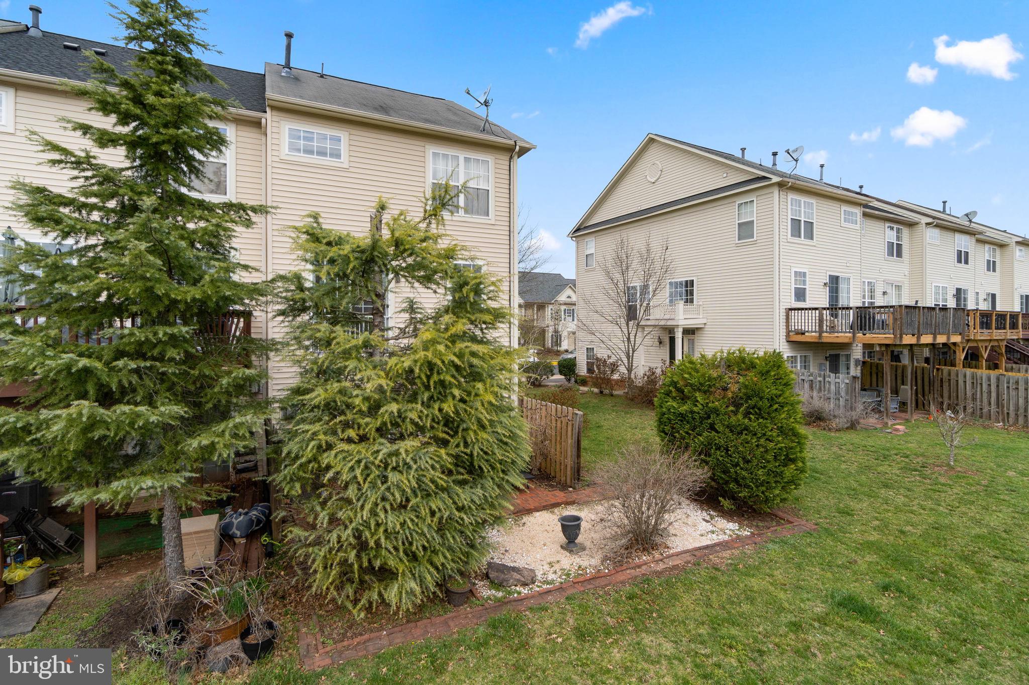 PEMBROOKE/VICTORY LAKES - Residential