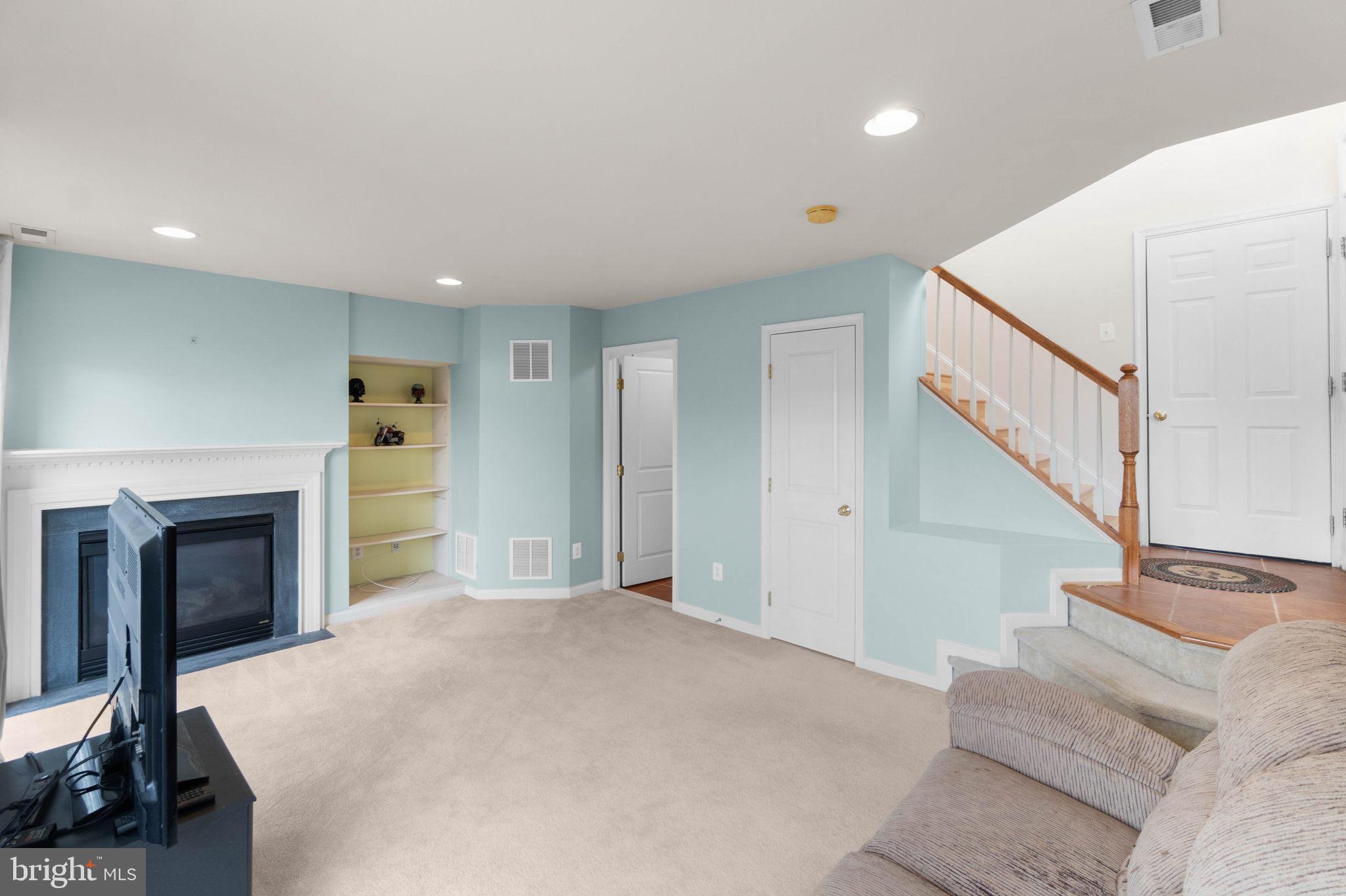 PEMBROOKE/VICTORY LAKES - Residential