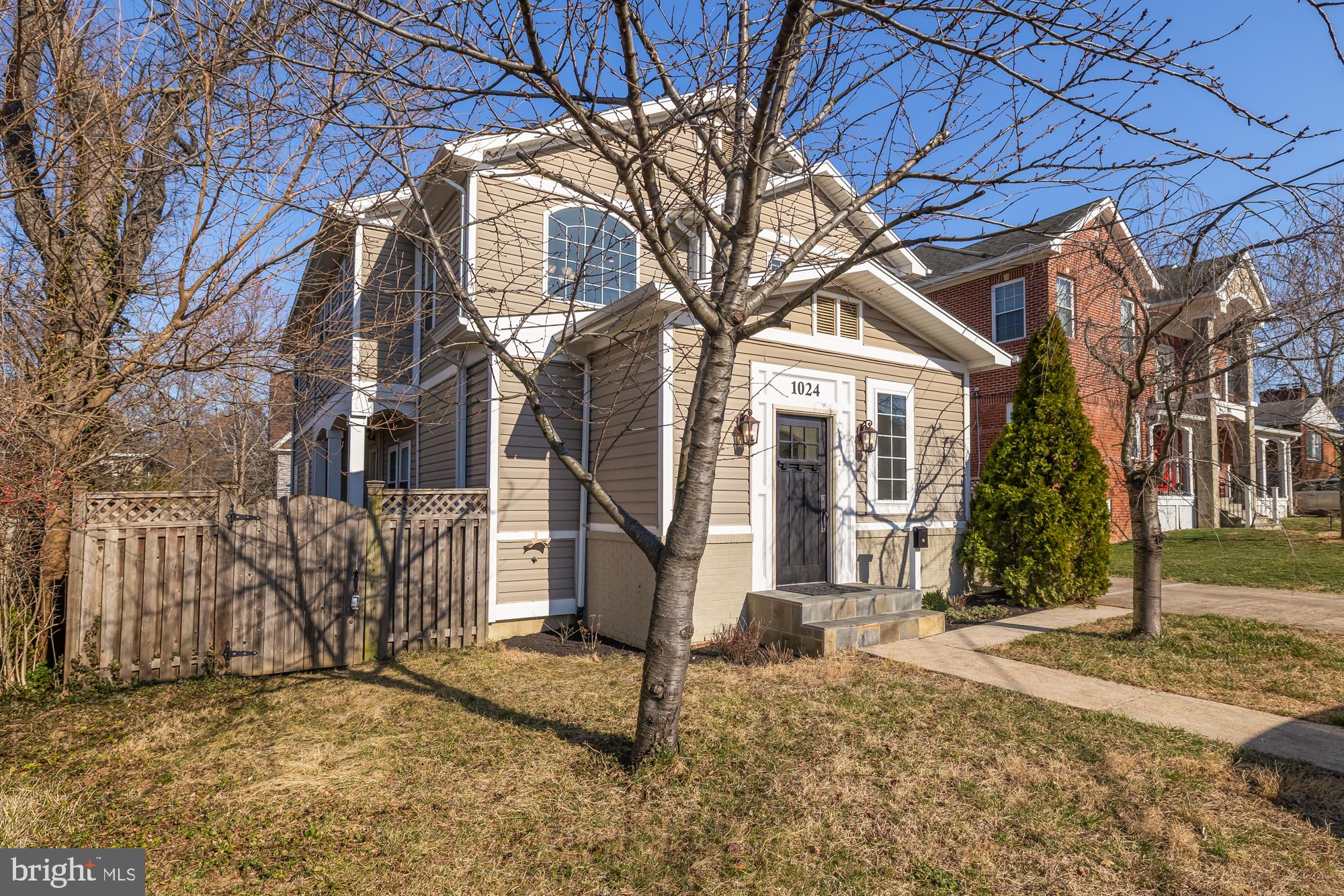 ARLINGTON VIEW - Residential