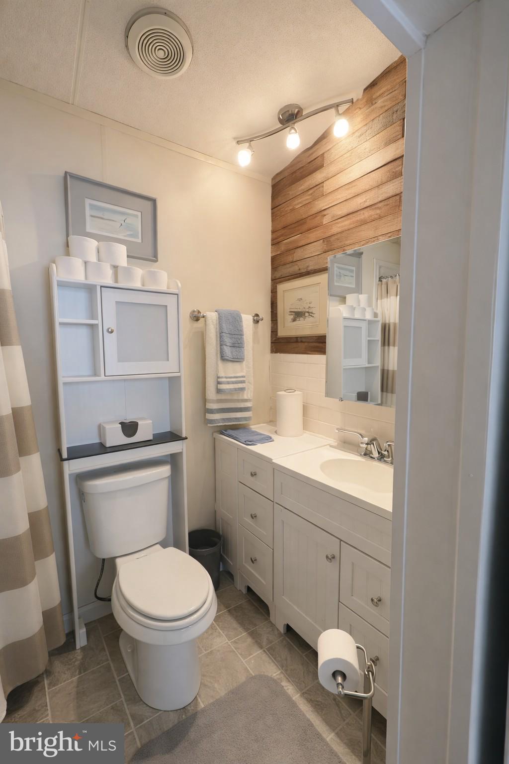 PINEWOOD ESTATES - Residential