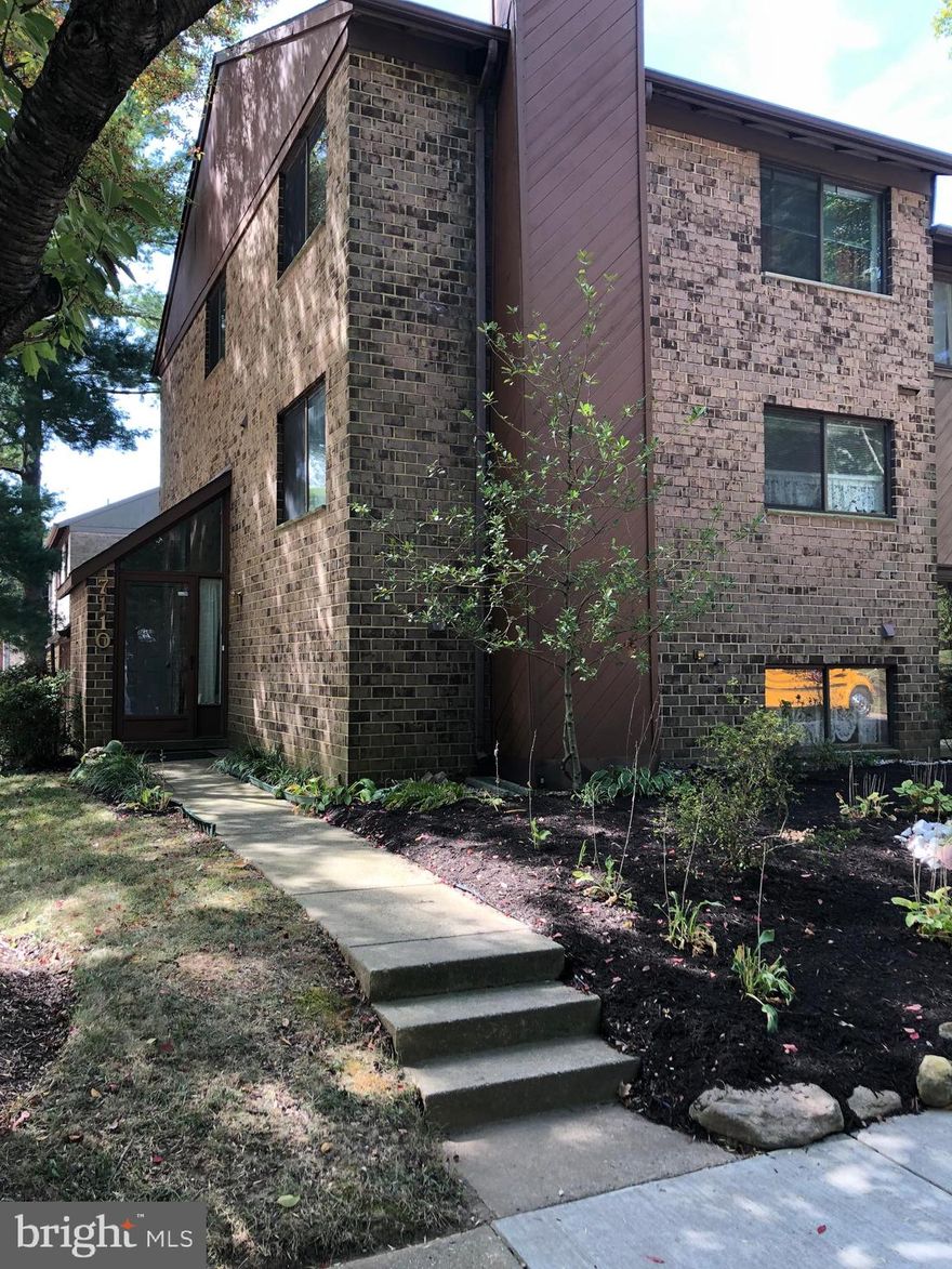 Spacious end unit in great condition but priced for upgrades. Perfect before renovation opportunity to gain generous equity in this quite neighborhood. Close proximity to Columbia mall, entertainment, restaurants, major highways and Howard County Hospital.