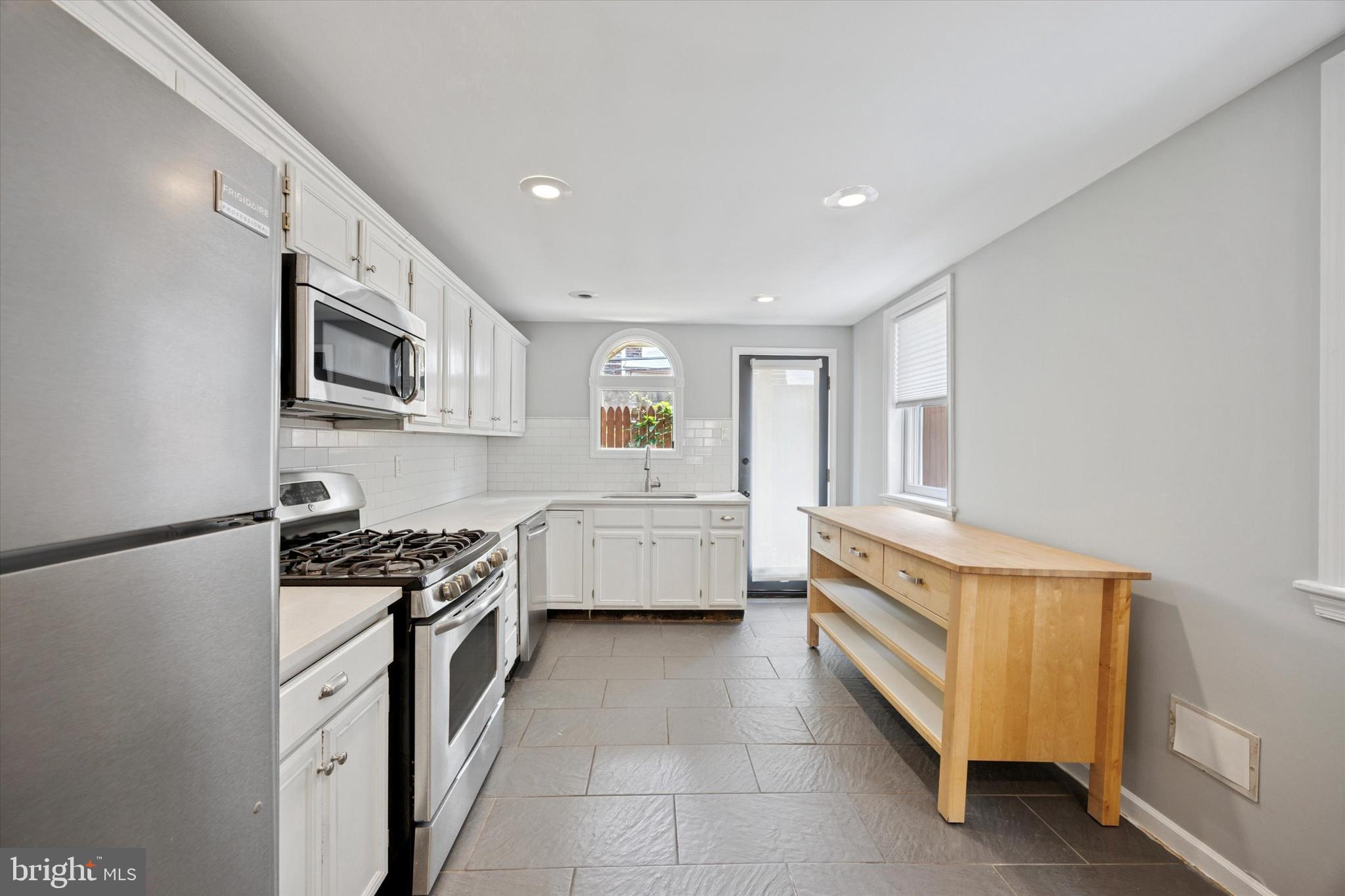 ART MUSEUM AREA - Residential Lease