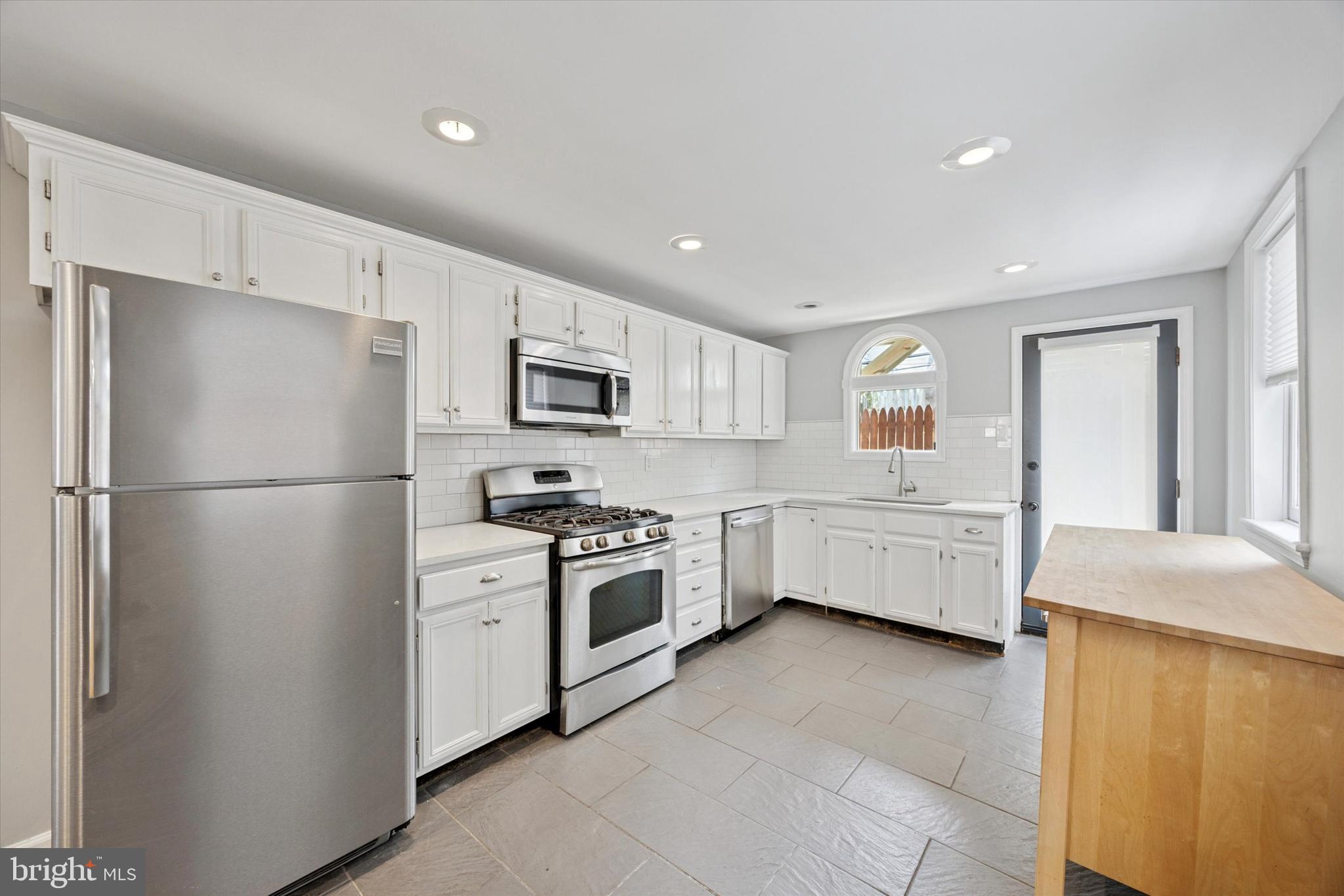 ART MUSEUM AREA - Residential Lease