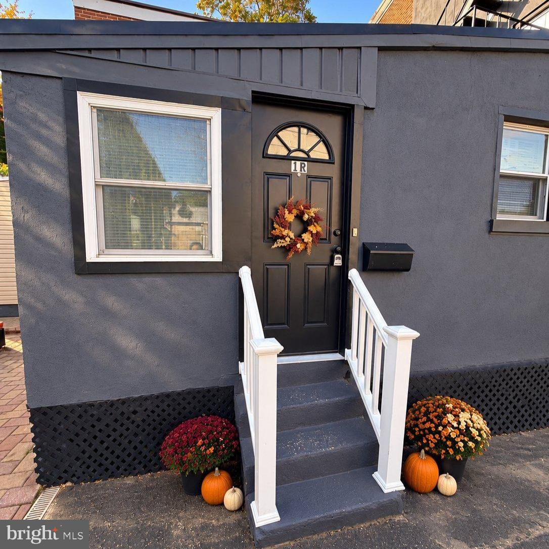 348 FARNSWORTH AVENUE UNIT 1R