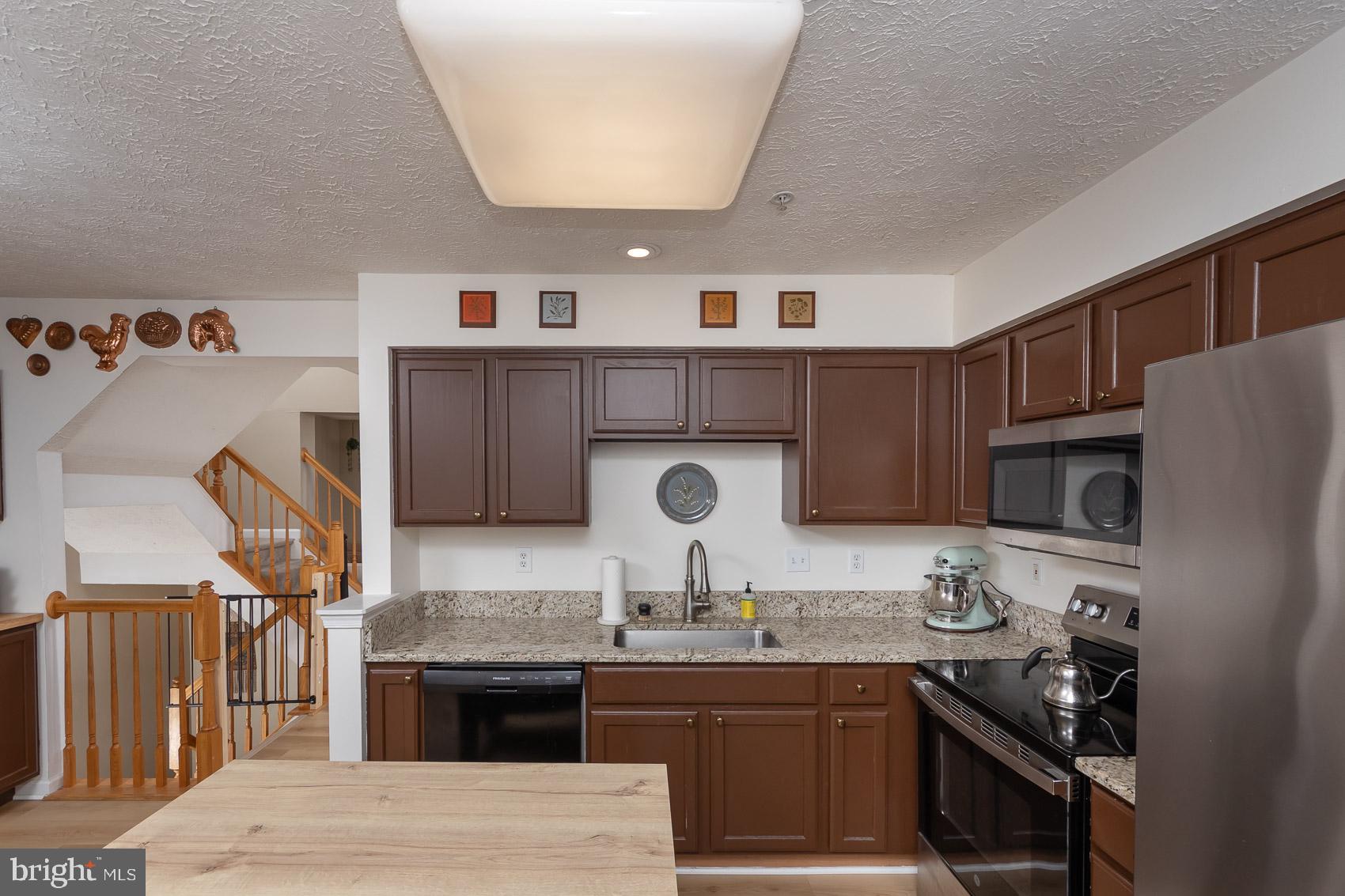 1069 JEANETT WAY
