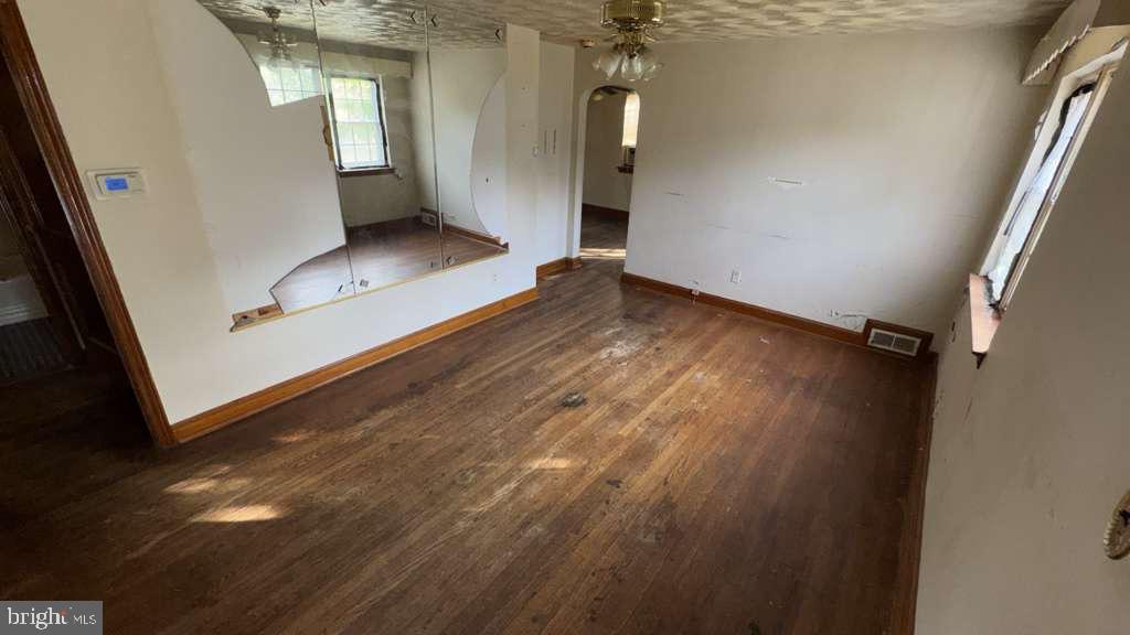 HAMPSHIRE KNOLLS - Residential