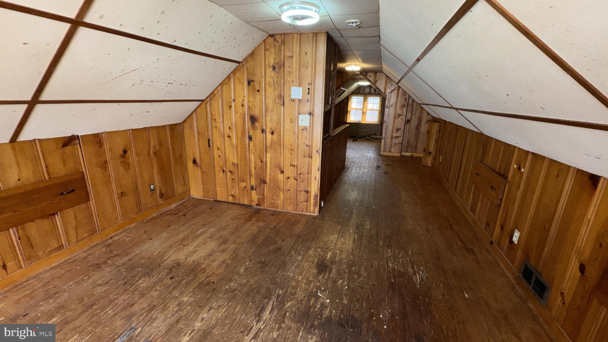 HAMPSHIRE KNOLLS - Residential