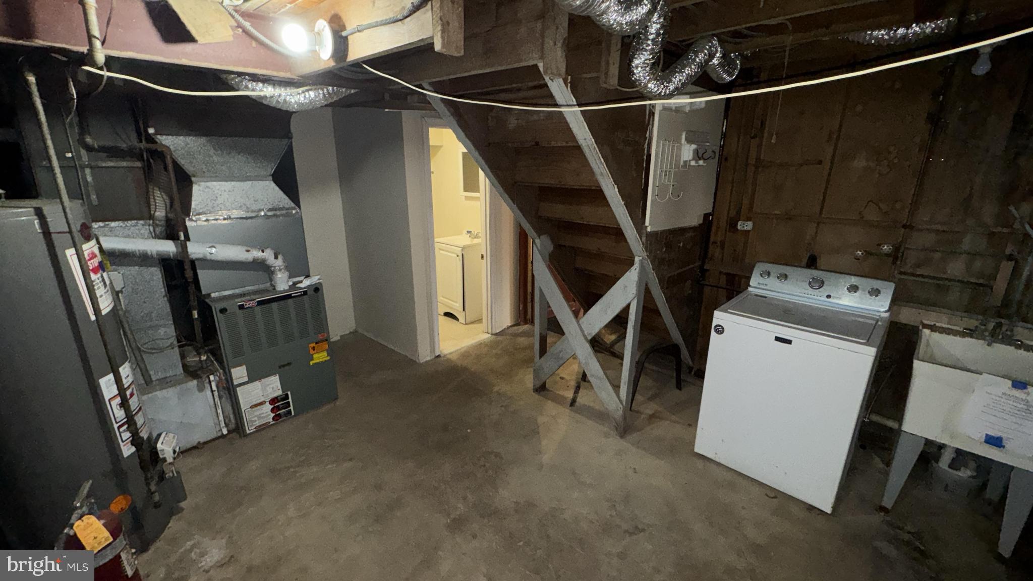 HAMPSHIRE KNOLLS - Residential