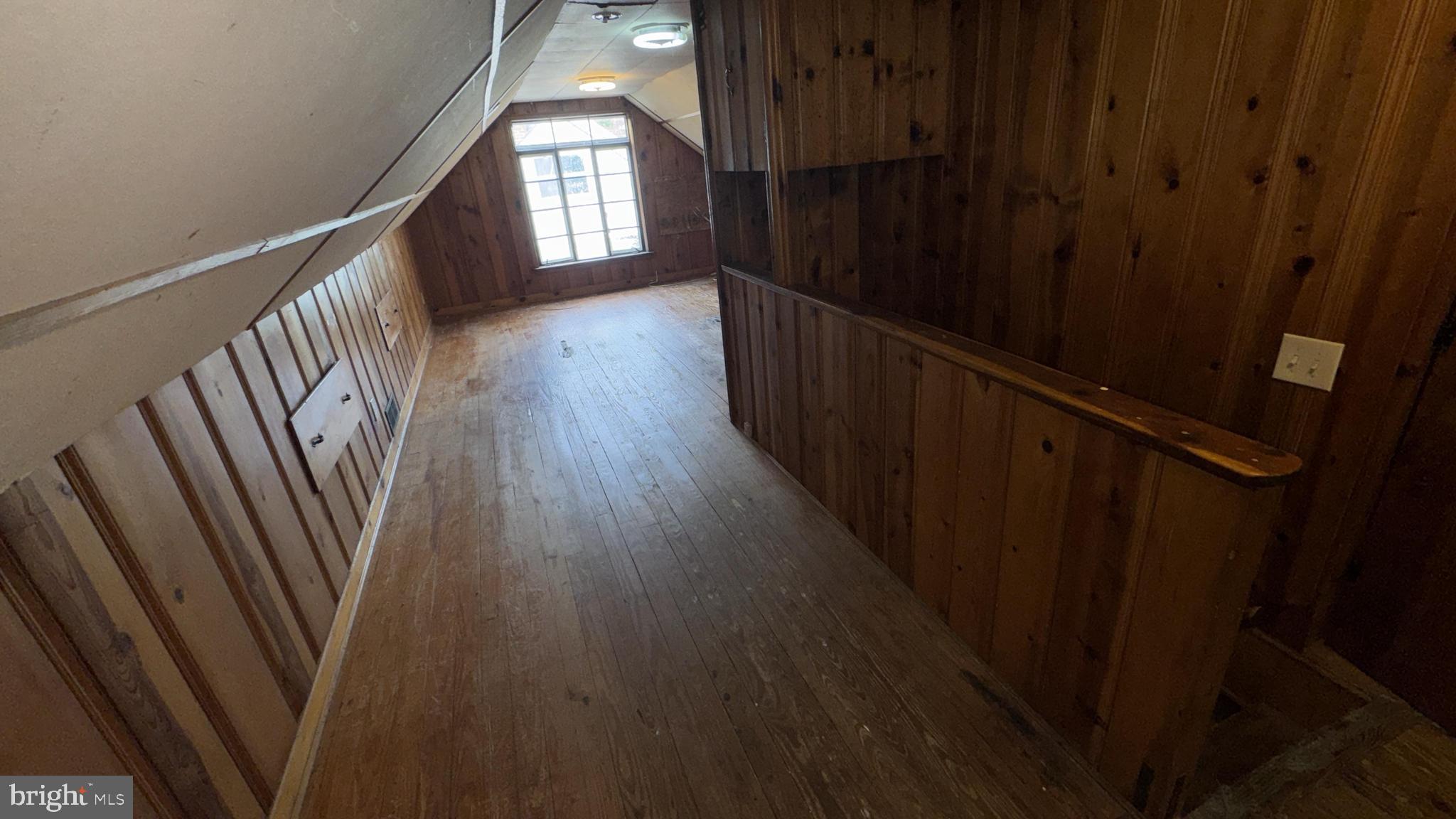 HAMPSHIRE KNOLLS - Residential