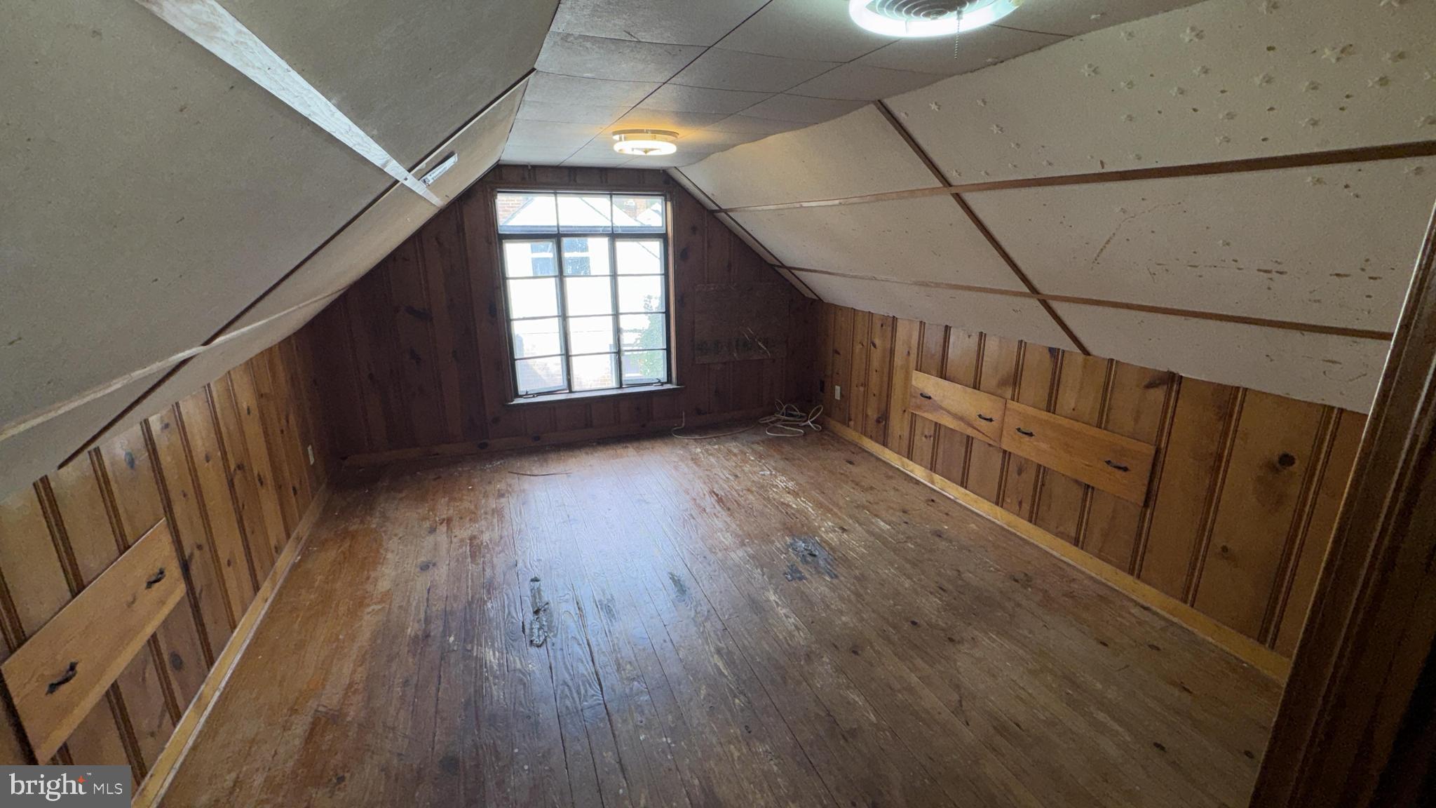 HAMPSHIRE KNOLLS - Residential