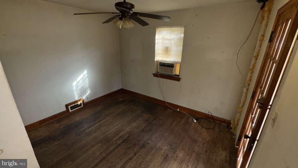 HAMPSHIRE KNOLLS - Residential