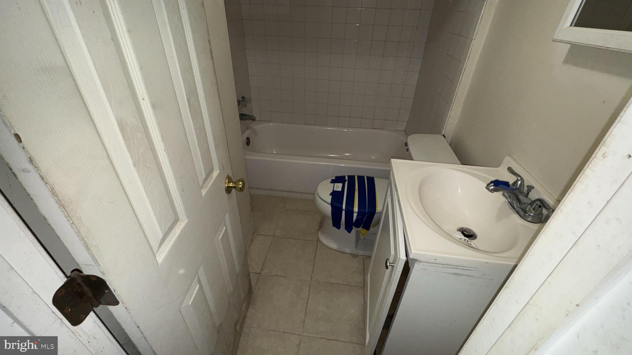 HAMPSHIRE KNOLLS - Residential