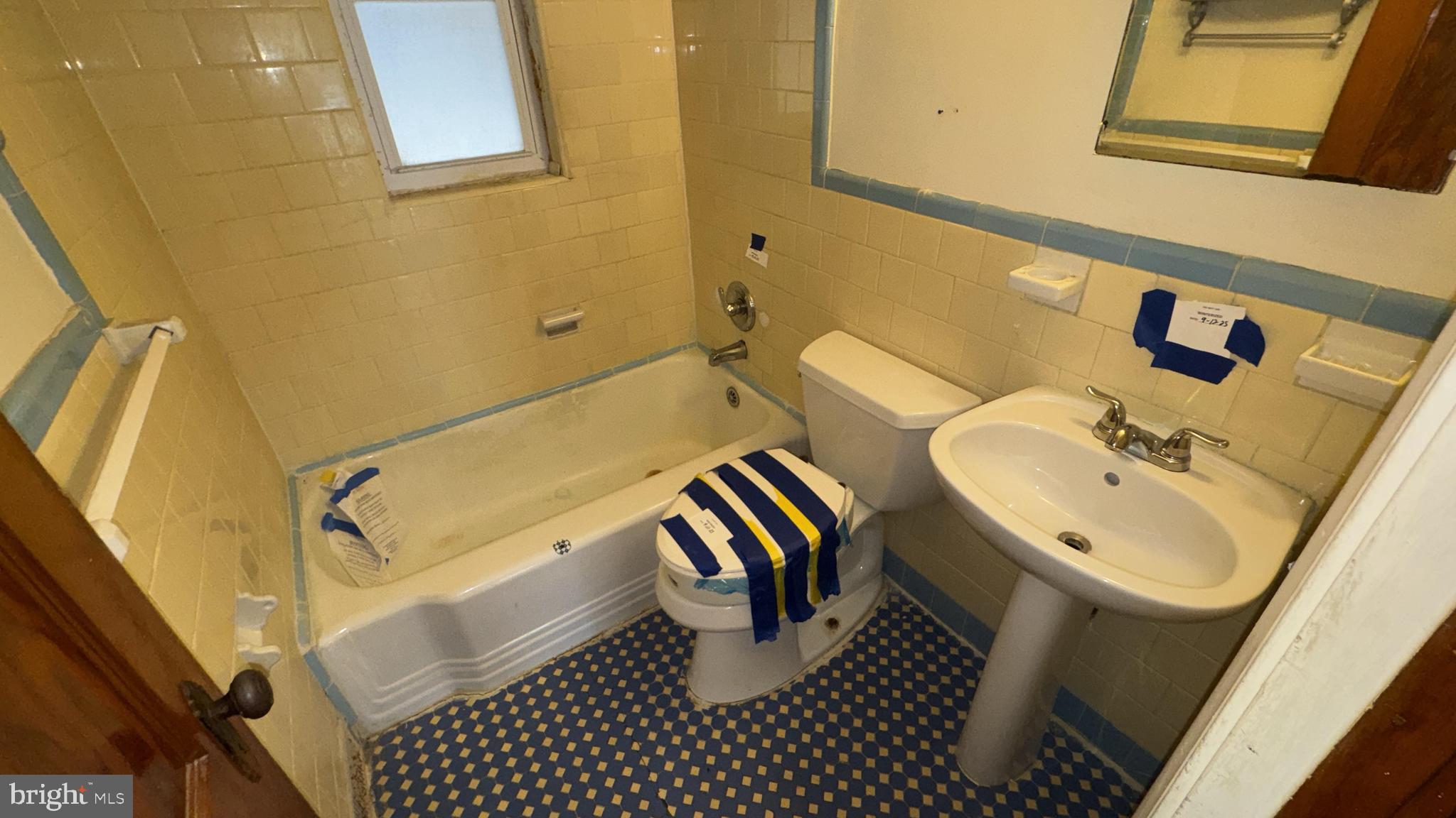 HAMPSHIRE KNOLLS - Residential