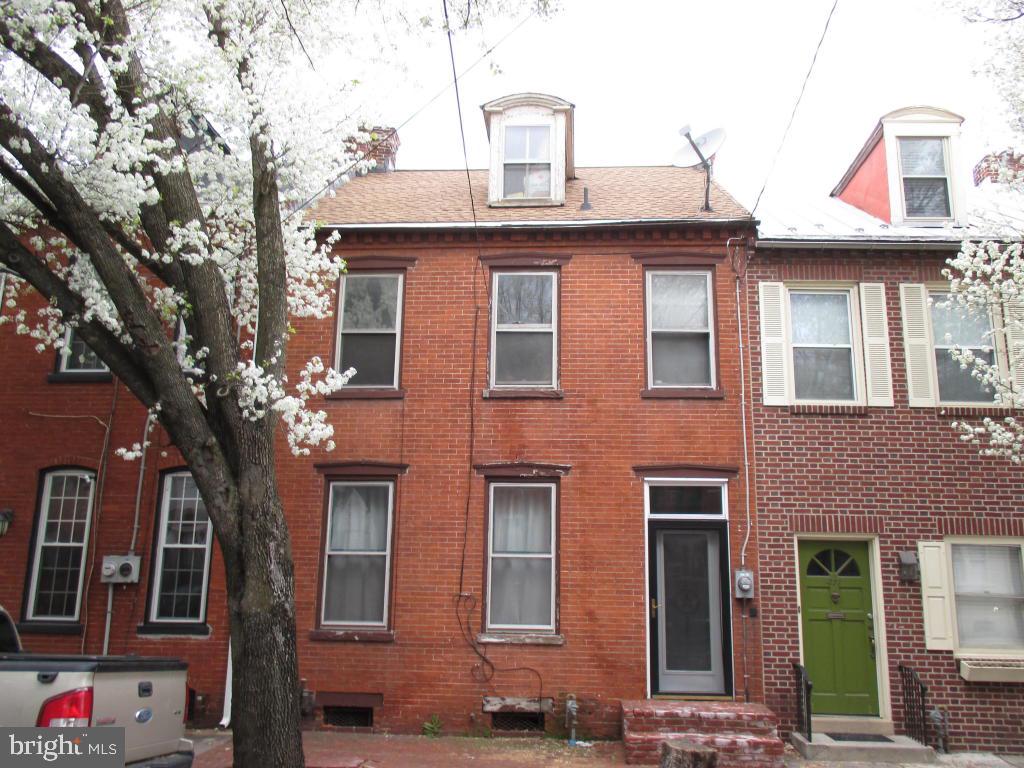 http://www.LancasterOpenHouses.com/Lot is 1 block deep.2 car 1&1/2 sty block gar built 1935.Gas h w heat updated roof. natural hw floors,updated bath.Seller will see home and gar are ''broom clean'' FHA assumable mtg bal is $76,130 7.25%20 yrs remaining.Vacant with loc box.Gem in rough.Needsa lot of upgrades.