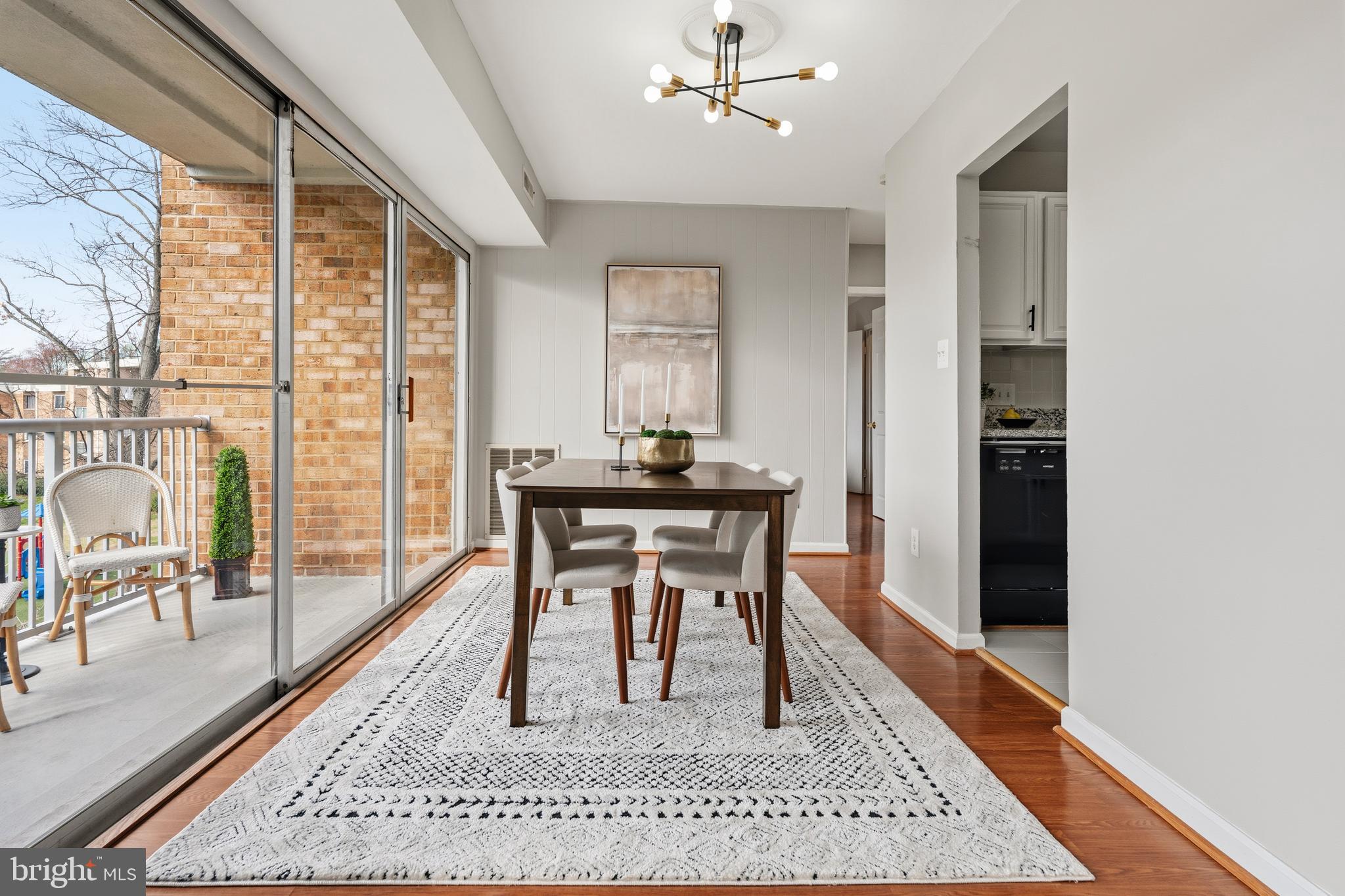 YORKTOWNE SQUARE - Residential