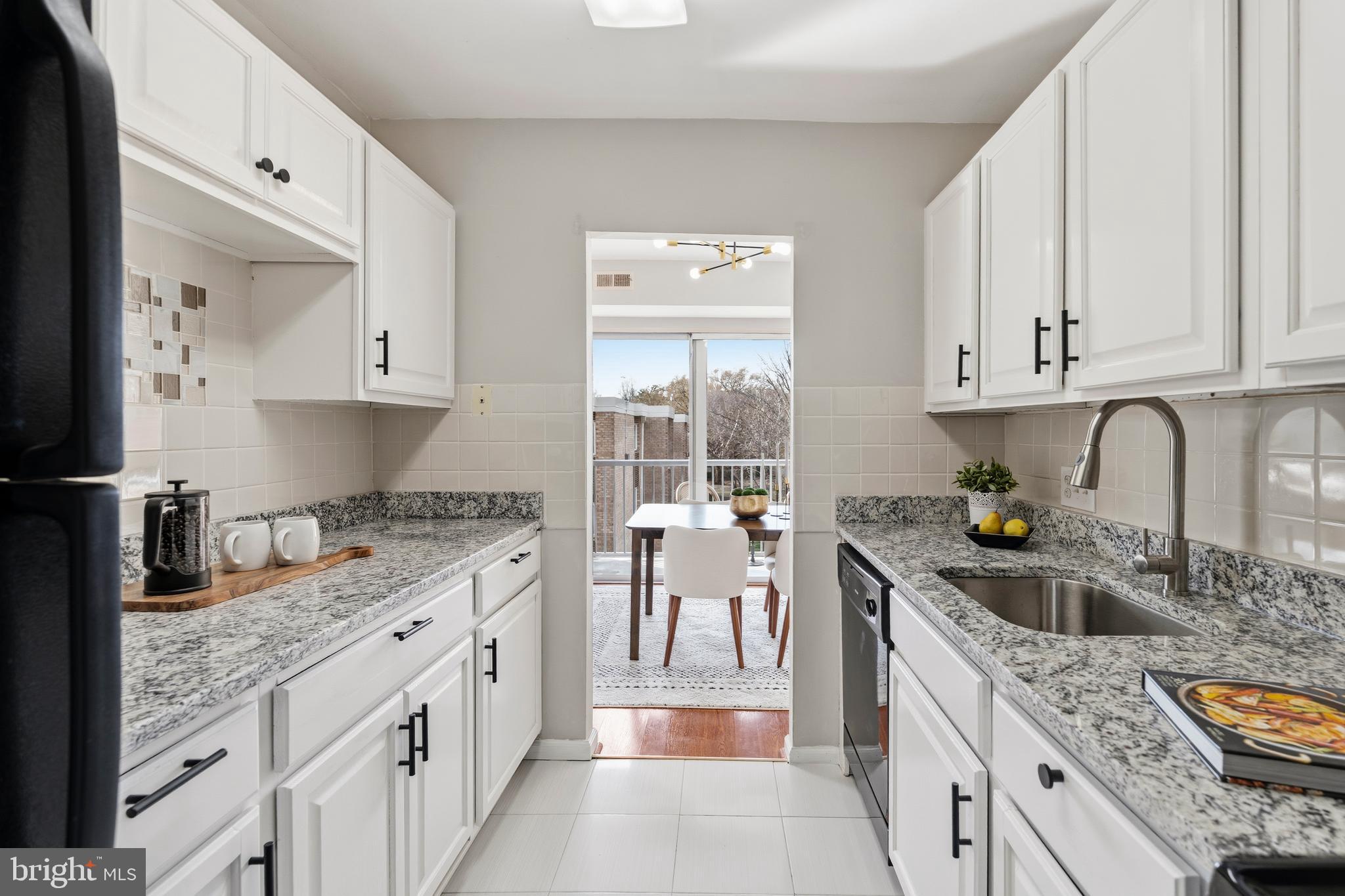 YORKTOWNE SQUARE - Residential