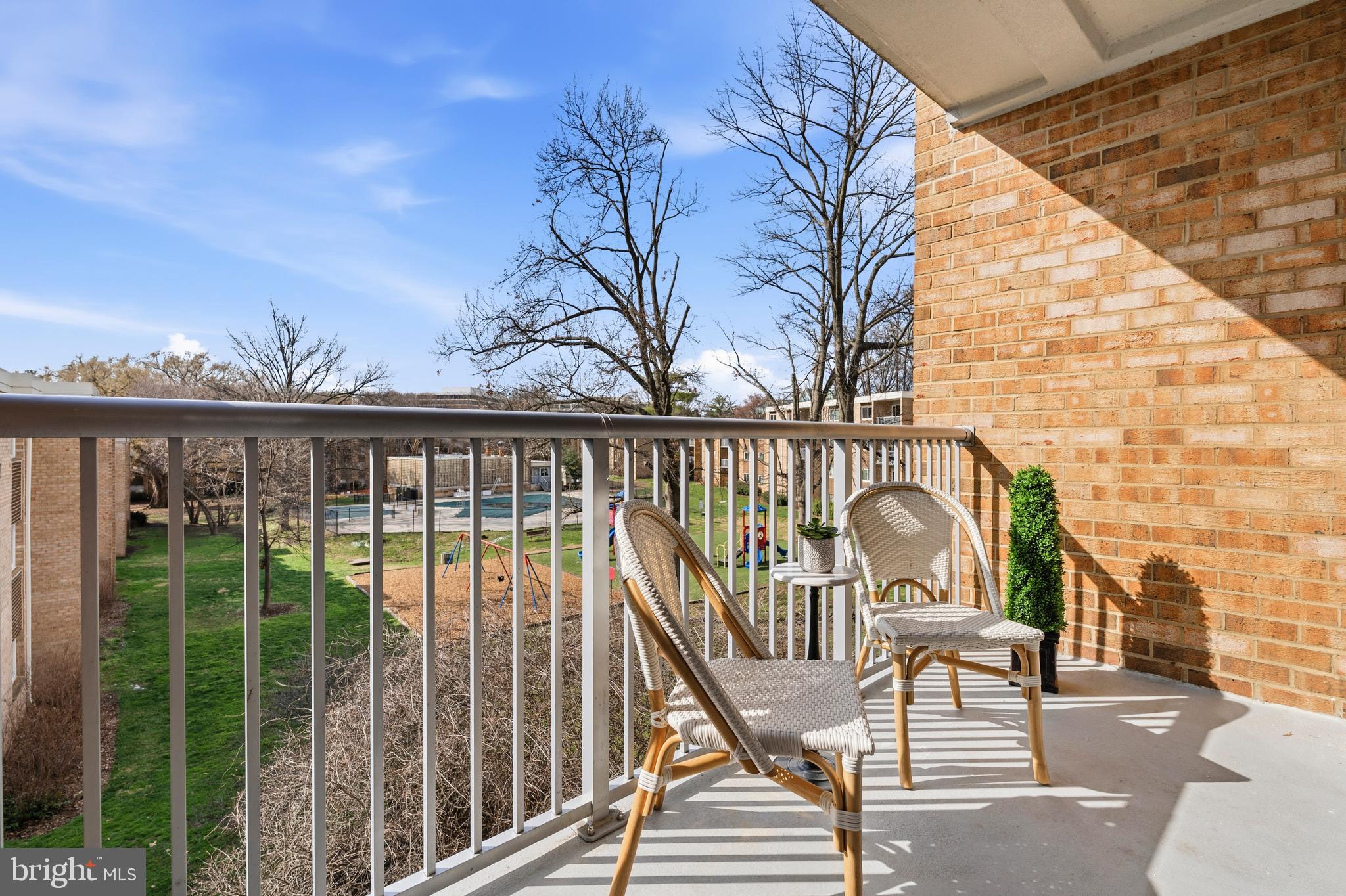 YORKTOWNE SQUARE - Residential