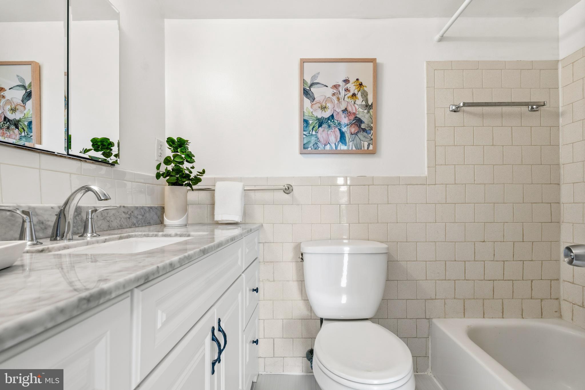 YORKTOWNE SQUARE - Residential