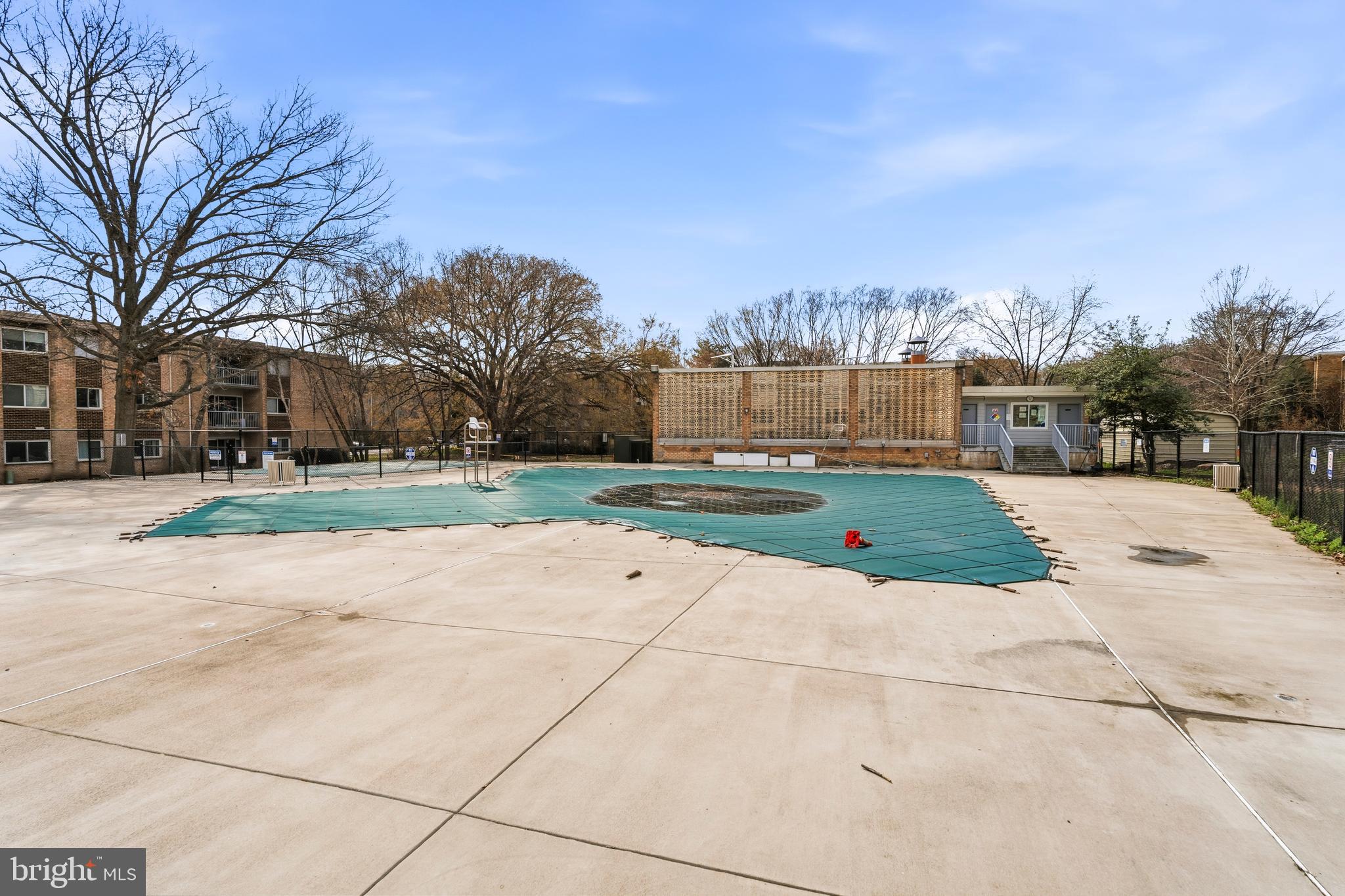 YORKTOWNE SQUARE - Residential