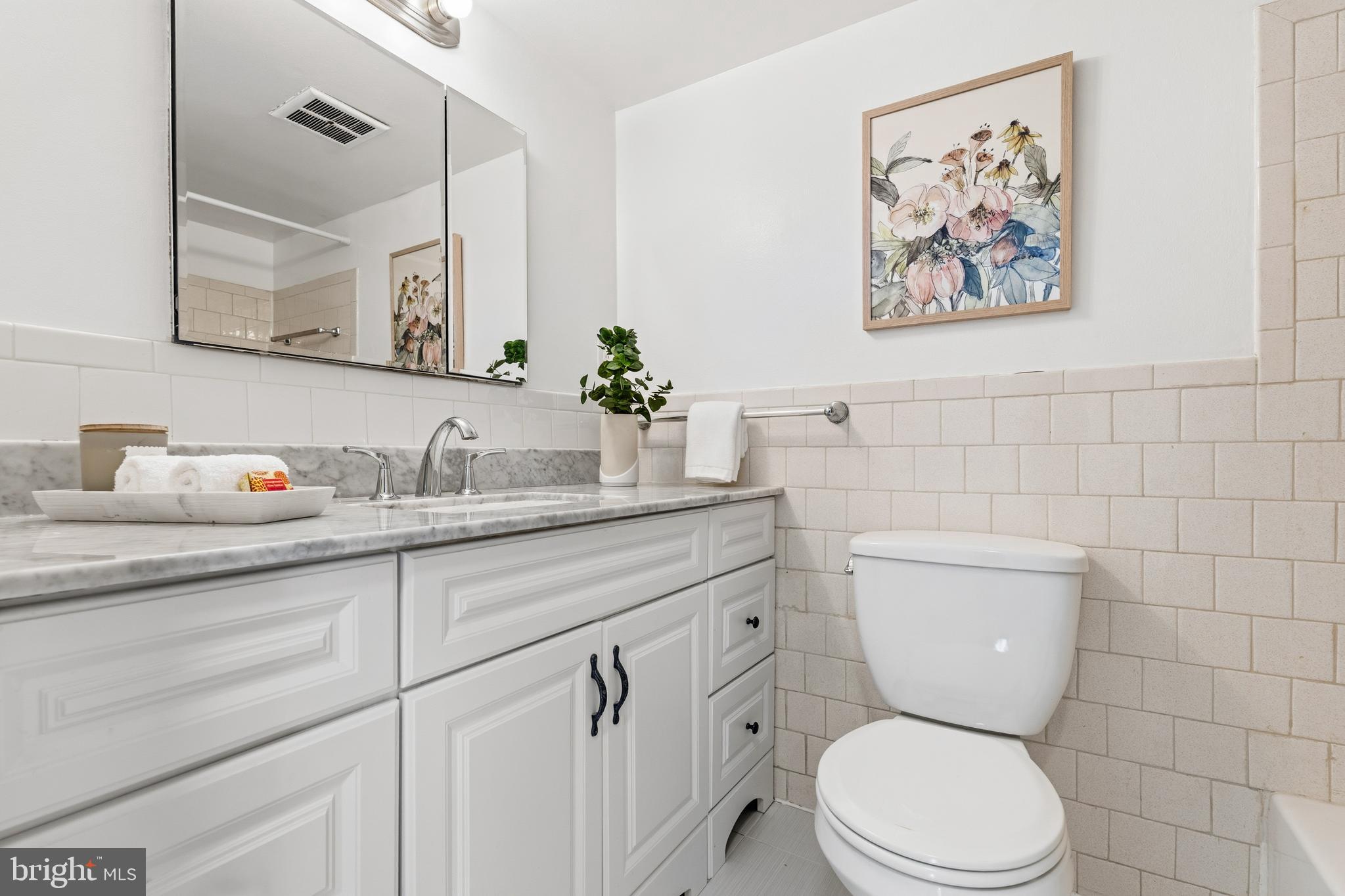 YORKTOWNE SQUARE - Residential