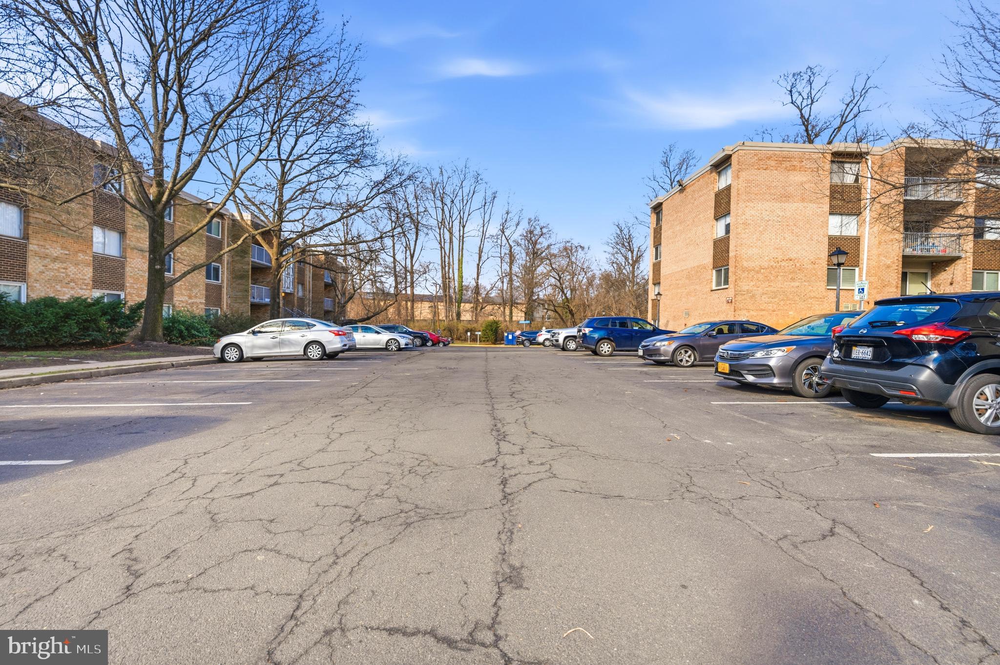 YORKTOWNE SQUARE - Residential