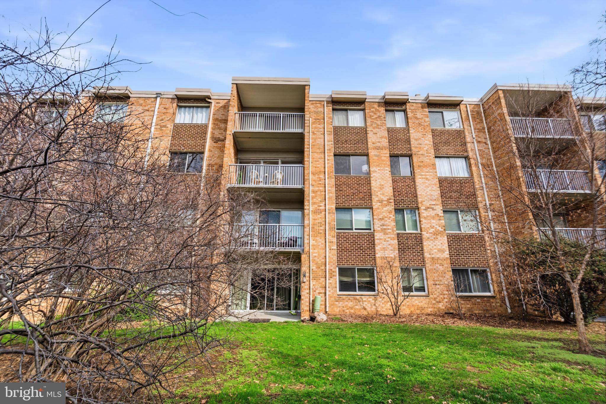 YORKTOWNE SQUARE - Residential