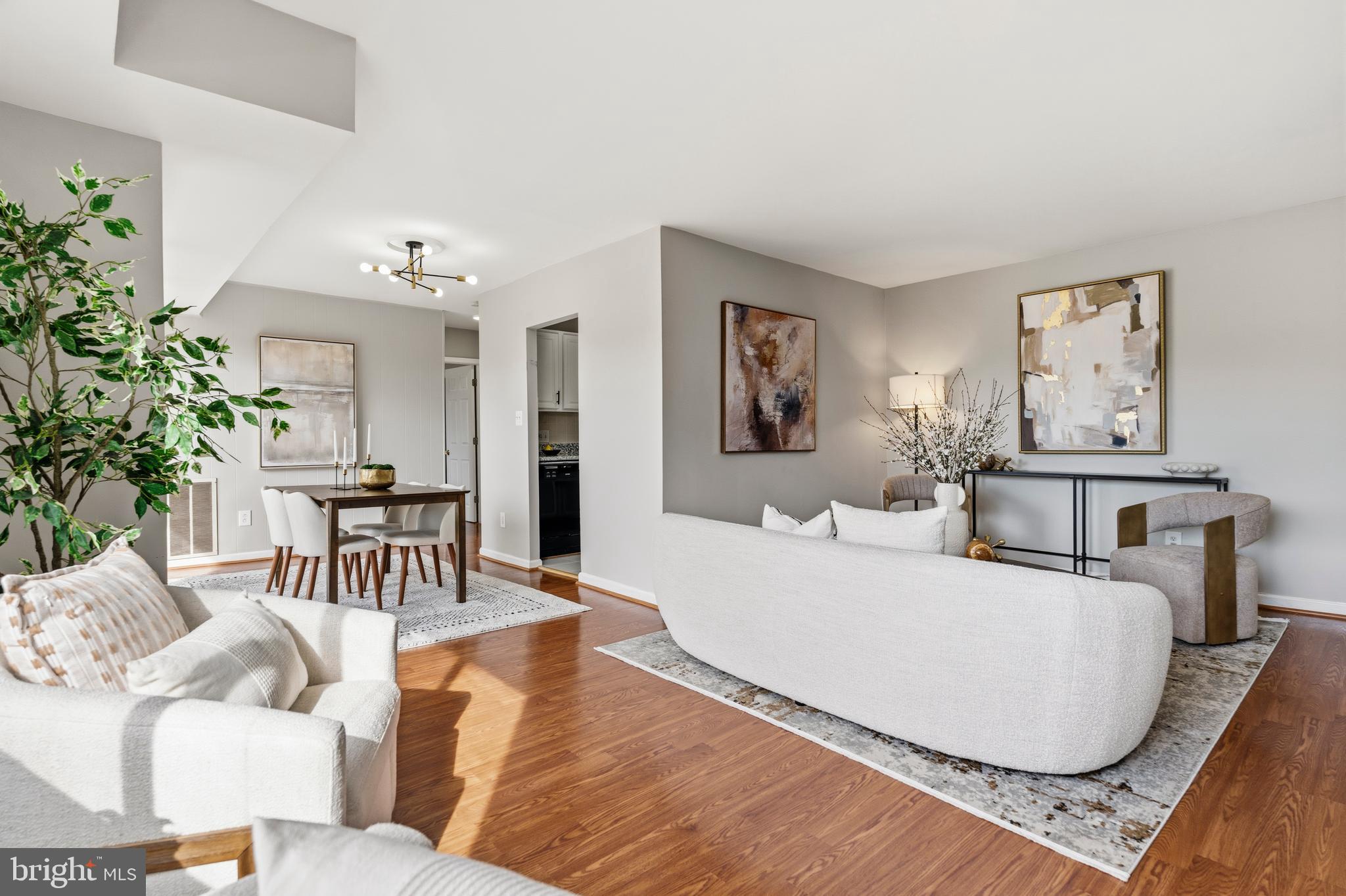 YORKTOWNE SQUARE - Residential