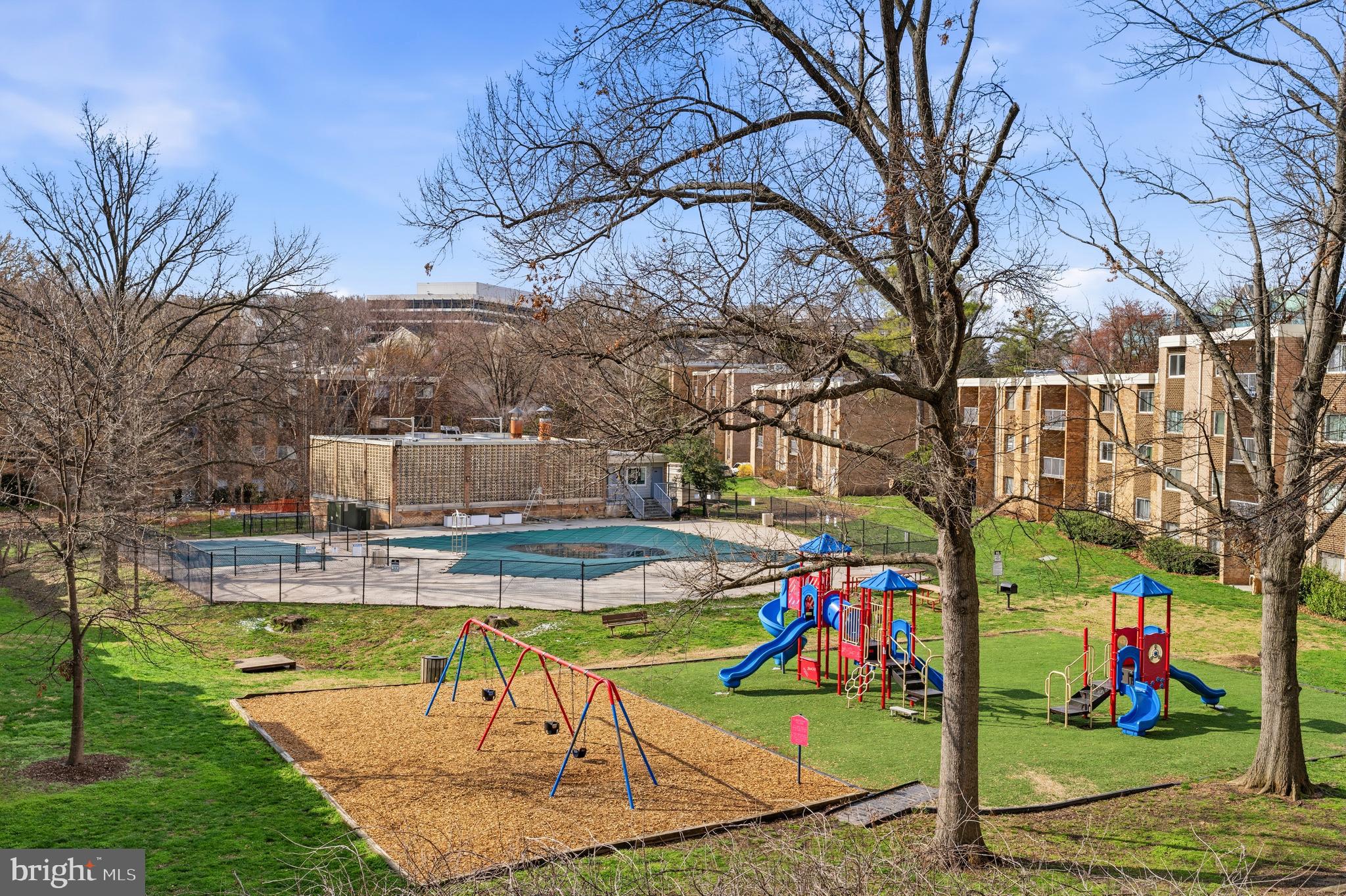 YORKTOWNE SQUARE - Residential